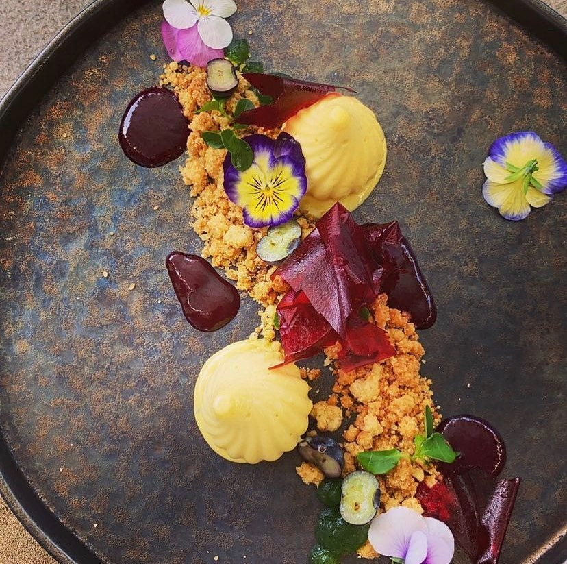 Perché pubblichiamo un piatto di @koyimt ?
Abbiamo una bella novità da raccontarvi! Giovedì 2 dicembre il nostro Chef @tommysanguedolce cucinerà con Koyi da @mineandyourslecce … un menu à 4 mani pieno di sorprese abbinato ai vini @cantine_marchesidibarolo ! Scriveteci per dettagli e prenotazioni ✨✨✨
#finedood #4mani #dinner #igersfood #igerswine #lovefood #chefslife #igerslecce #igerspuglia