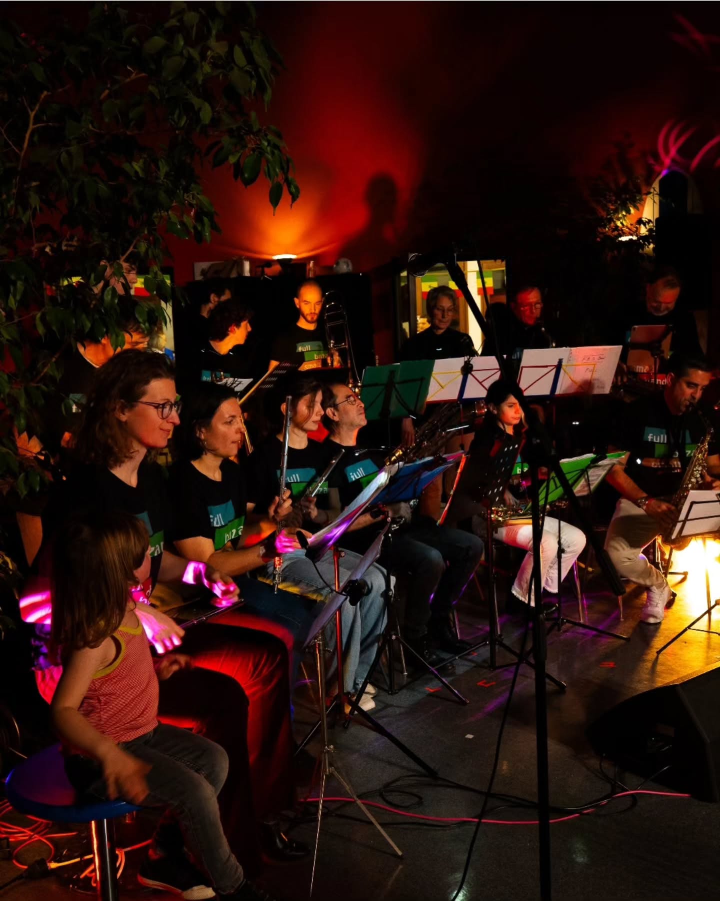 🇸🇳🎤 Les Mélodies Solidaires 🎤🇸🇳
Grâce à vous, nous allons planter 80 arbres fruitiers au Sénégal 🎉
📸 @unifive_production