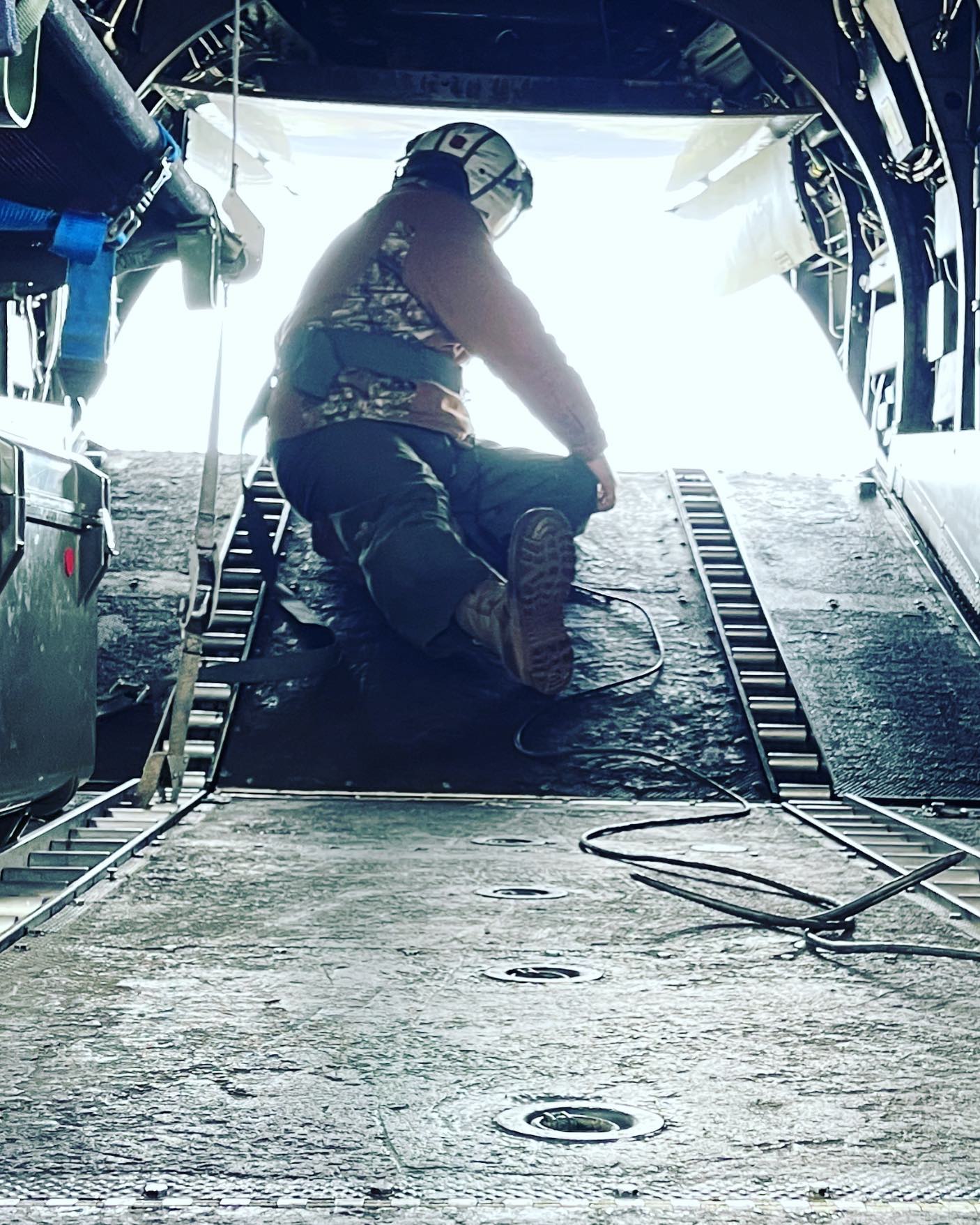 Those views at 3k feet #hh46 #ao #ch46 #pedro #sar #seaknight #marines #navy #army #airforce #crewchief #houston #texas #tx #nusafm