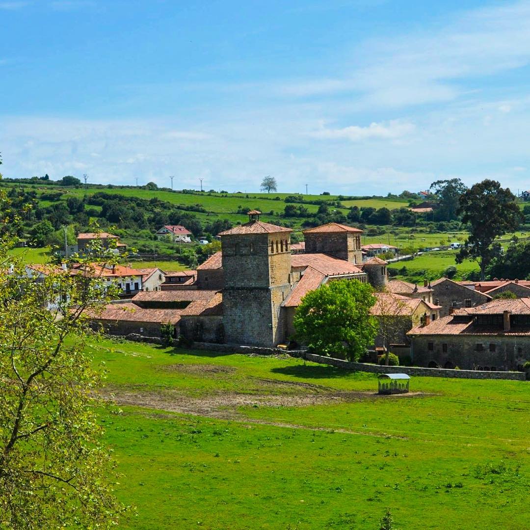 One of my weekend trips during my first time in Spain was to Santillana del Mar. This little historic town has roots that date back to a 6th century monastery. It’s called the City of Three Lies because of it’s name - it’s not a saint, it’s not flat, and it’s not by the ocean. *
*
It’s been a bit of a crazy start of the year for us, but we’re hoping to get back to regular photo and blog postings soon!