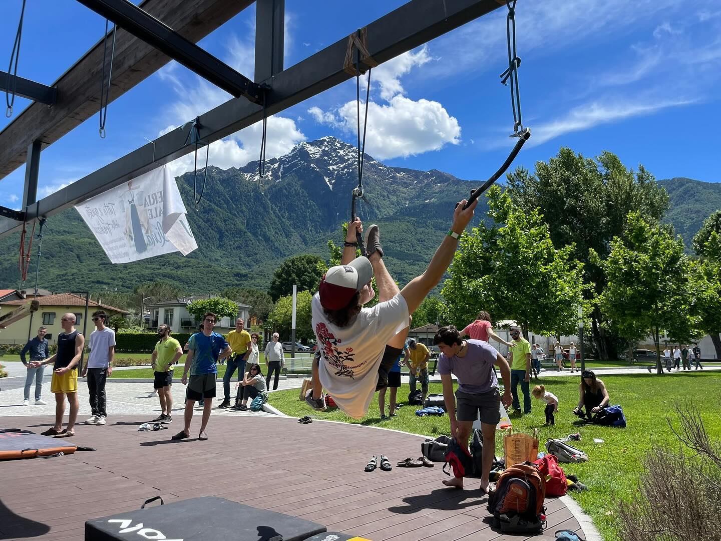 Sul nostro sito www.caicolico.it / Gallery / Arrampicata e Alpinismo ➡️ le prime foto dello STREET BOULDER 2024 💥🧗🏼♀️