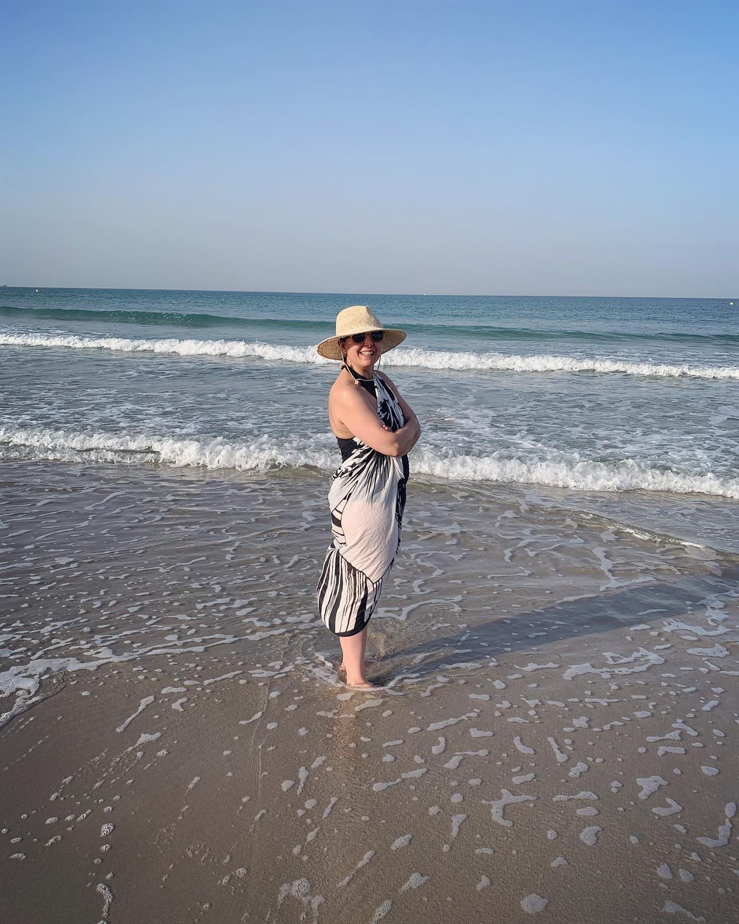 De vuelta de nuestras #vacaciones😎 de junio me he encontrado esta foto en el Mediterráneo.
Siempre digo que para mi el balance del año es ahora cuando, al final del curso escolar, viajamos en familia con mis cuñados y los niños (con poco equipaje y cero maquillaje)
Es ahora cuando pienso en lo que hago, para qué y, sobre todo, para quién lo hago.
#livinglavidadeco
Gracias cuñi por la 📸