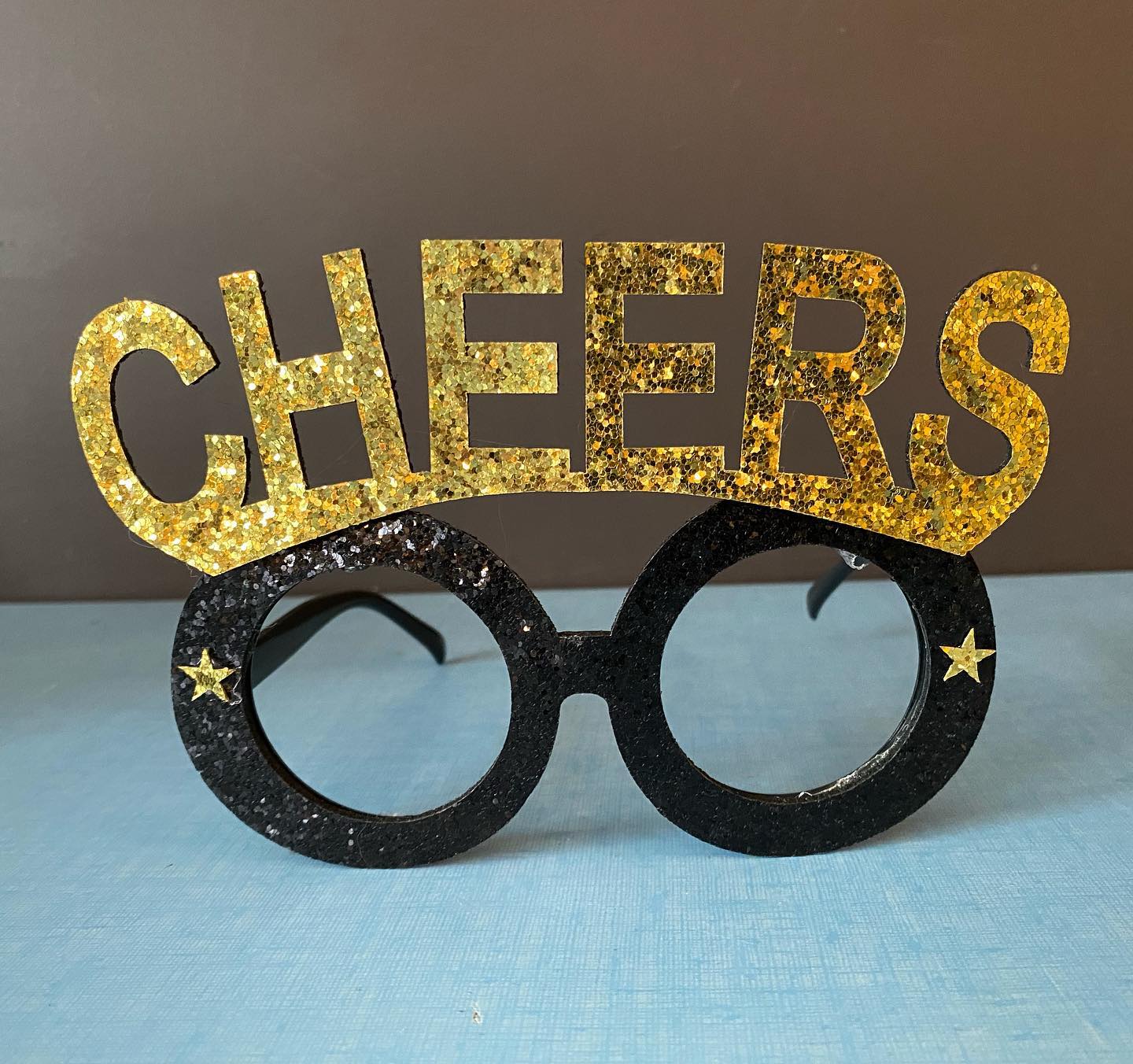 Bonne année !
2022 sera ce qu’on en fera !
Je propose qu’on la fasse géniale.
Cette année l’Imprimerie fête ses 10 ans !
Un premier merci pour cette vie incroyable que j’aime tant, pour votre confiance et votre amitié…
J’ai hâte de partager les bons moments à l’Imprimerie, hâte de vivre chaque saison avec vous,
Je vous embrasse & vous souhaite une belle vie, comme un jardin très très fleuri.
Marie 🌸
#cheers #ilyadesfleurspartoutpourquiveutbienlesvoir
#jardinfleuri
#peaceandlove
#limprimeriebeaune