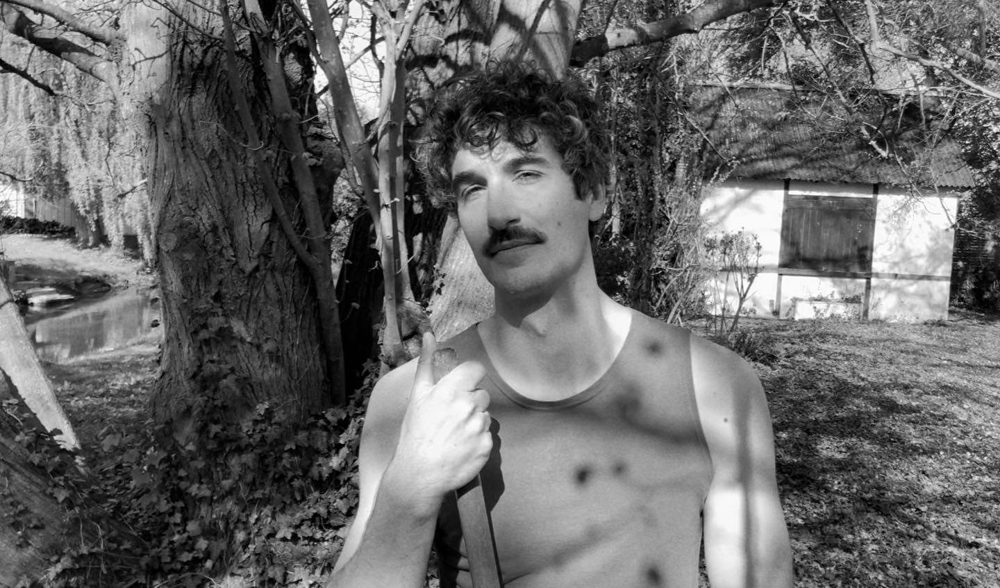 ⚡️Je veux tes monstres à plumes trémoussant déshabillés...
#Dattola #newvideo #newsong #tranquille #gardening #gaylove