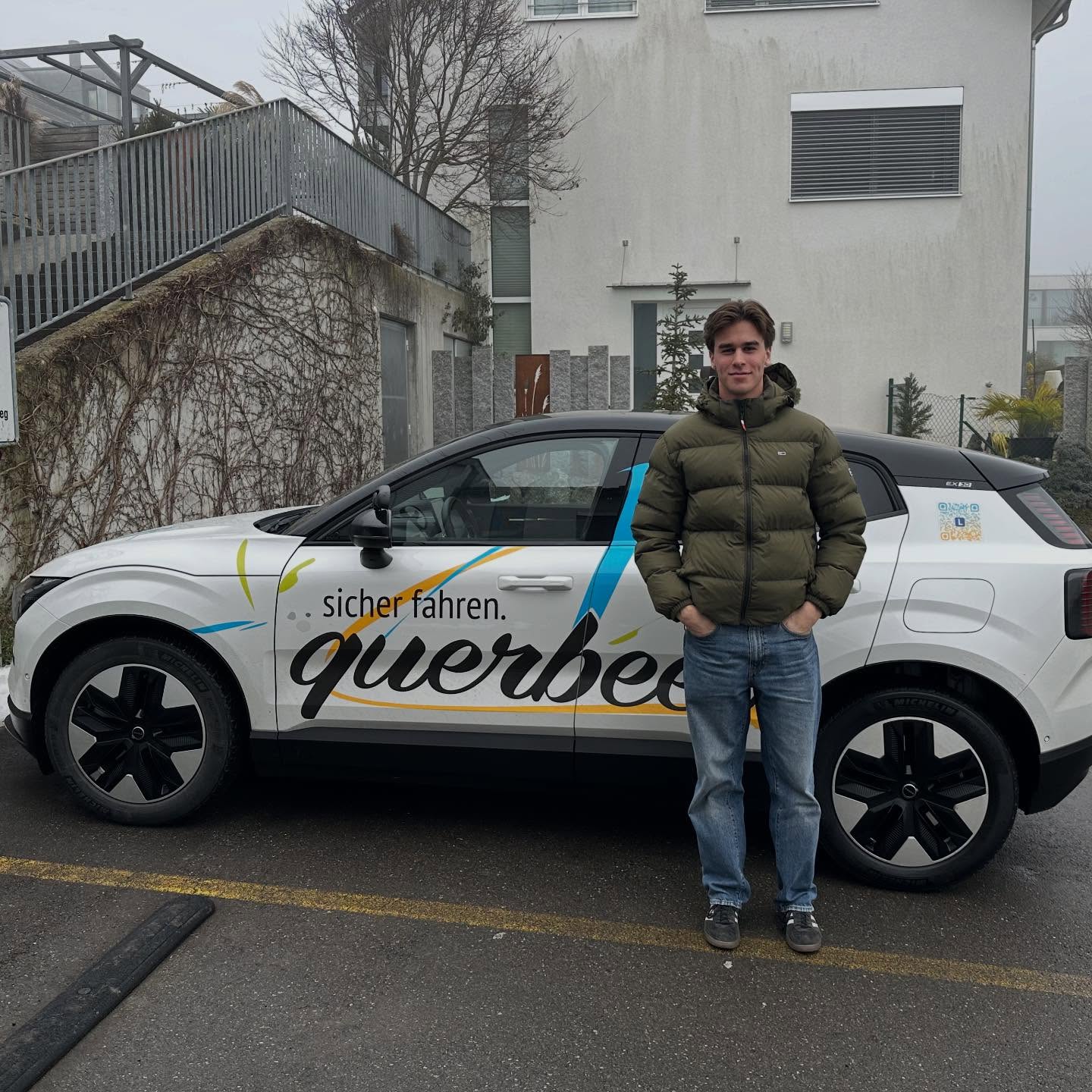 Gratulation @luca_tsen_ zur souveränen Autoprüfung. 🚗🏁🥳
Mit einer Leichtigkeit bist du an die Sache rangegangen und hast das bis zum Schluss durchgezogen. Stark 💪🏼
Viel Rückmeldung vom Experten gab es heute nicht, auch das ein grosses Lob an deine Leistung.
Fahre genau so diszipliniert weiter und hab Spass dabei. 🎉🚗🍀
Alles gute und unfallfreie Fahrt. 🤩🥳
#autofahrenlernen #diszipliniert #top #ausbildung #happy