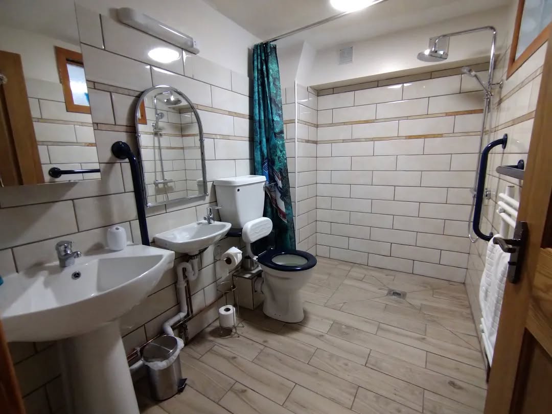 The new fully equipped wet room for the less abled all on the ground floor #thestables #wetroom #lessabled #tyncellarcommunityhall #selfcateringcottage #selfcatering #holiday #cottages #margam #porthcawl #bedandbreakfast #inittogether #barnconversion #tyncellarfarm #thebarnbedandbreakfast #inittogetherfestival #farm #farmlife #visitwales #walesadventure #wales❤️#nature #july #wales