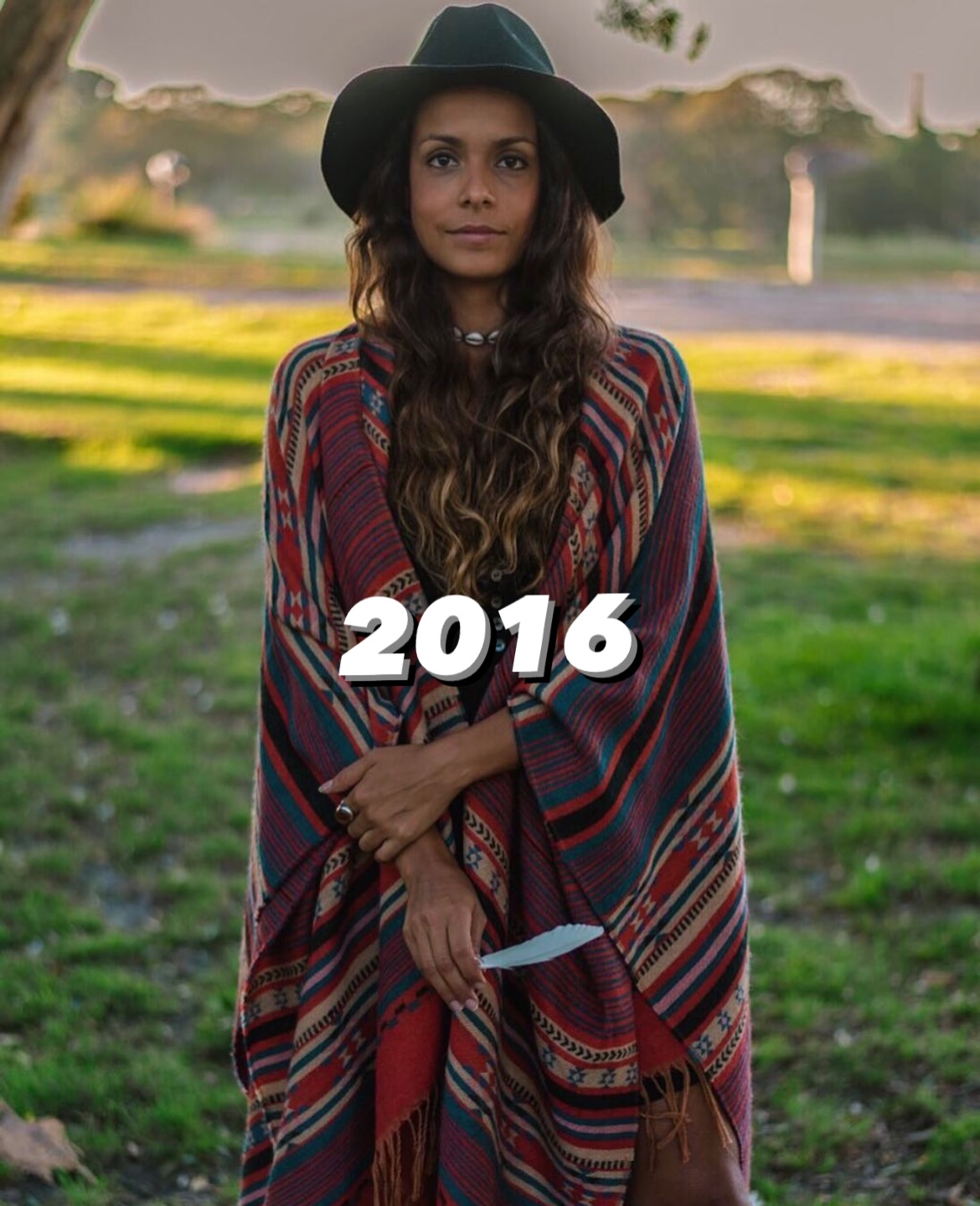 Back in 2016, I was exploring and reconnecting with my creativity.
It feels so good to look at these photos and see the path I’ve walked — how much I’ve changed and transformed.
At that time, I was still discovering myself in the art world: exploring, creating, experimenting… making Dreamcatchers and drawing mandalas ☺️ without worrying about sales, marketing, or content. Just creating. Such a beautiful phase.
It was the year I became a permanent resident in Australia, and also spent some time in Brazil.
What a beautiful year. 🥰🥰🥰
Thinking that in 10 years, so much has changed. How much I’ve grown, how much my art has evolved.
It’s truly special to look back and recognize this evolution.