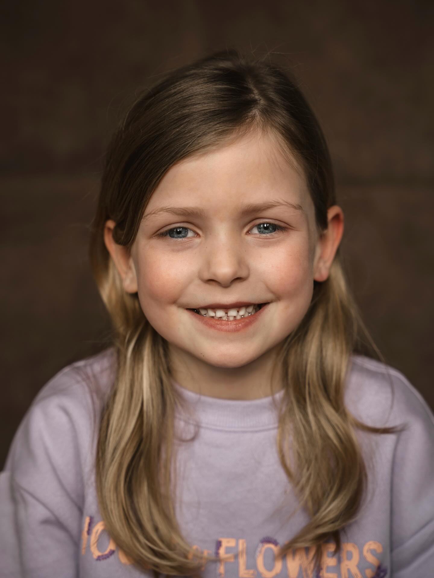 Een tijdje geleden kocht ik een nieuw achtergronddoek bij @thehantler
Eindelijk heb ik hem kunnen testen! Tof of niet!???
Dus bij deze: ook in mijn assortiment naast zwart/wit/beige en grijs.
#portretfoto #portretfotograaf #portretfotograafbrabant #portretflits #allesflits