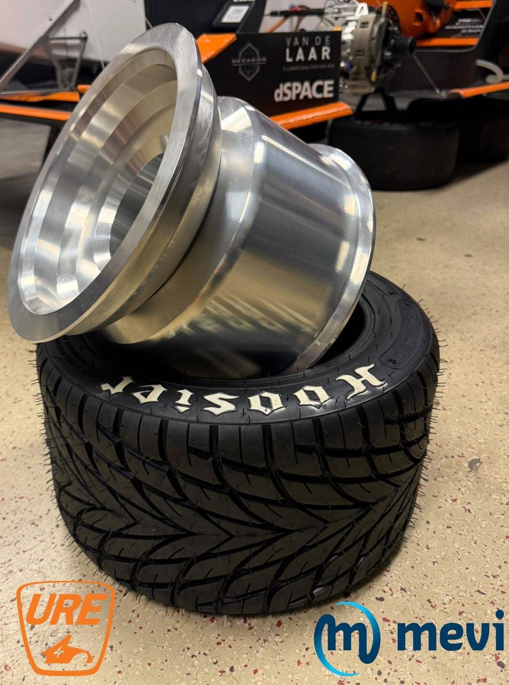 This year marks a big milestone for University Racing Eindhoven: our first season driving on in-house designed and built carbon rims!
To make this innovation possible, an aluminum mould was required which was expertly realized by @mevi_group
Thank you for powering URE’s innovation and helping us turn design into performance!
#mevigroup #carbon #mouldsupplier #Eindhoven #studentteam #racingcars