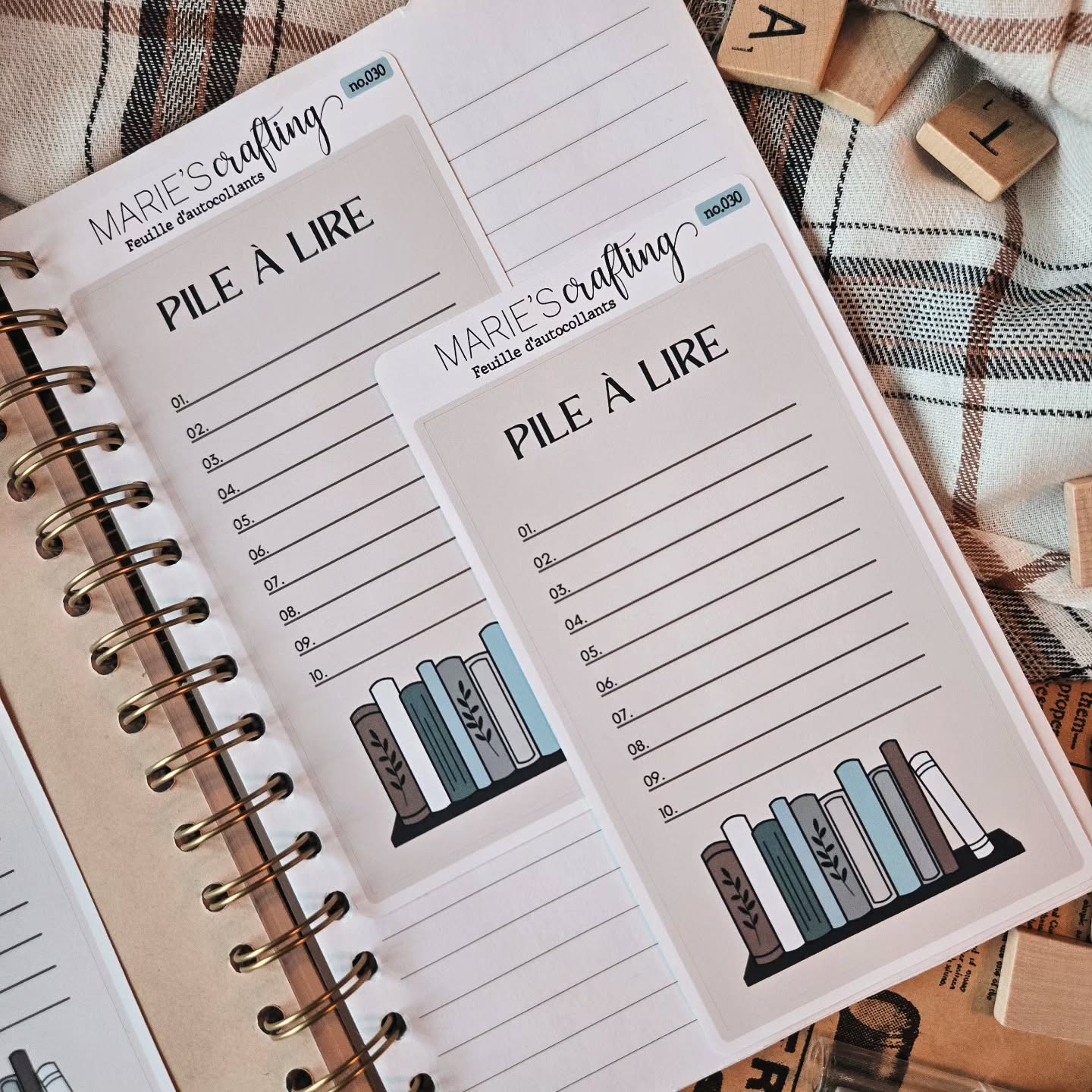 ✨️La collection Journal de Lecture est enfin disponible! 📖
Une collection entièrement pensée pour la création d'un journal de lecture qui vous aidera à atteindre vos objectifs de 2026! Juste des autocollants pour que ce soit bien pratique et rapide!
C'est un nouveau type de produits, mais j'espère qu'il vous plaira autant qu'à moi! Et pour ceux qui n'aime pas tenir un journal de lecture, on se reprendra pour la prochaine collection qui sera plus traditionnelle avec plein de nouveaux signets! 📚
Alors, vous en pensez quoi? ✨️