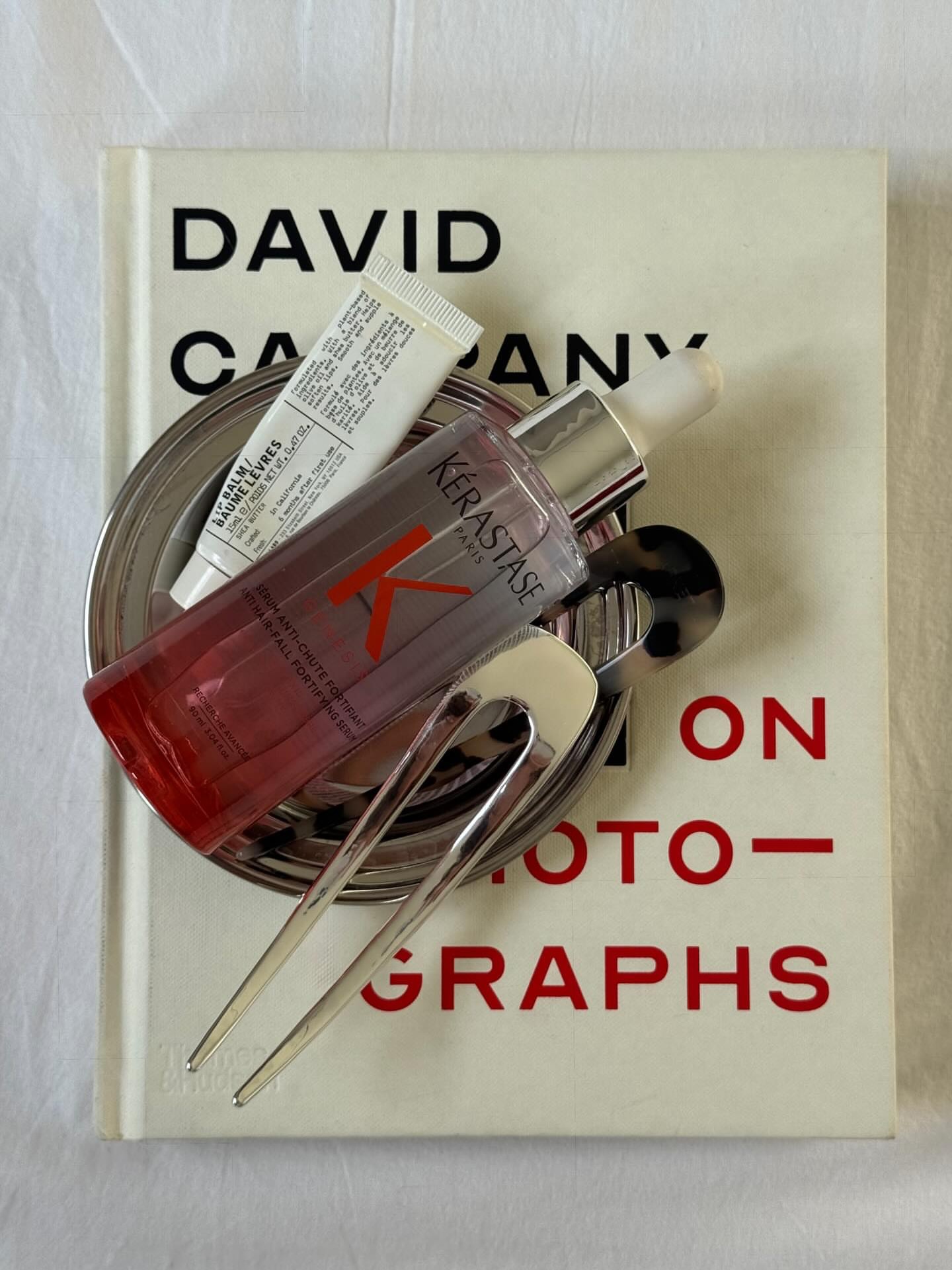 The perfect Sunday begins with relaxation and scalp massages with Genesis Serum Anti-Chute Fortifiant. ✨ #bellanellabeauty
Apply 4 pipettes evenly to the roots each day to combat hairfall, for stronger, healthier hair.
#Kerastase #KerastaseGenesis #HairFall #HairCare #ScalpCare