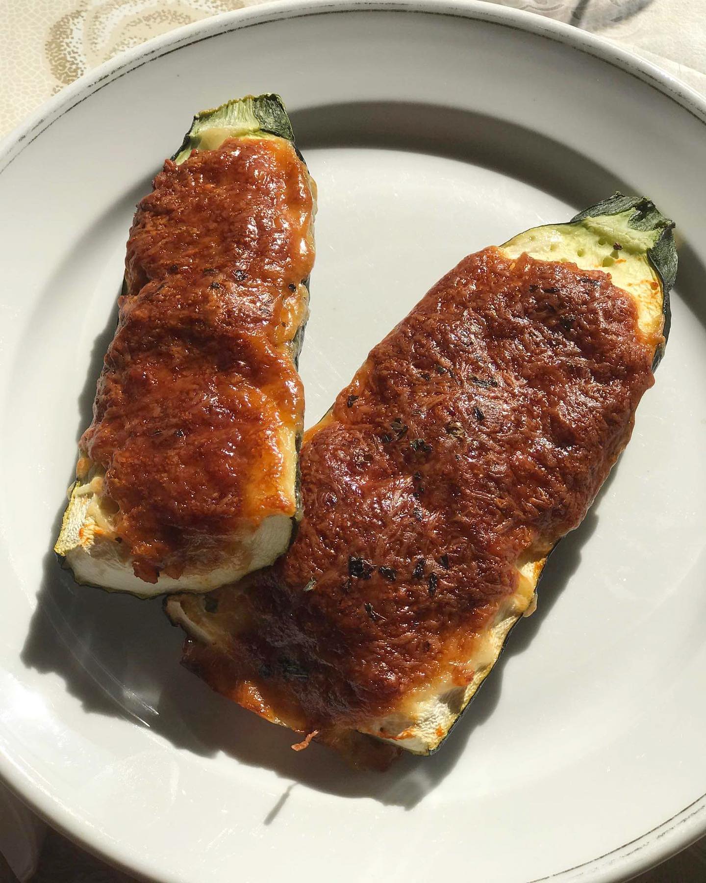 ✨Töltött cukkini háromhagymás bulgurral✨
Próbáld ki te is új termékeinket:
🌶Chilis bulgur
🌾Háromhagymás bulgur
🍅Mediterrán rizottó
🍚Vargányás rizottó
Köszönjük a fotót @k4emoke 😊
További információk a weboldalunkon➡️ www.denes-natura.hu
