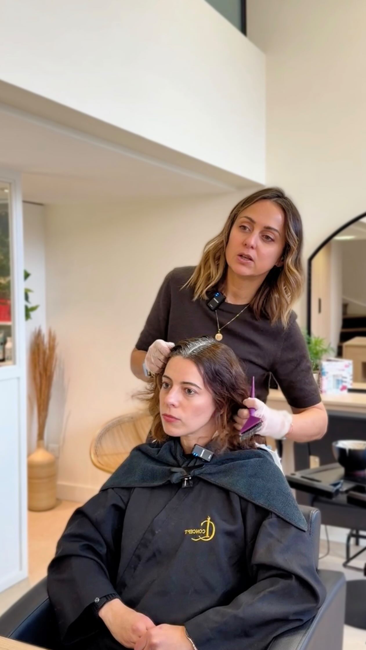 Quelle est la durée d’un gloss ?
👉 Environ 6 semaines
Parfait pour refoncer légèrement, raviver ou contrer un reflet indésirable ✨
Envie de tester ? 😍
#hairgloss #coloristelyon #salondecoiffure #glosscheveux