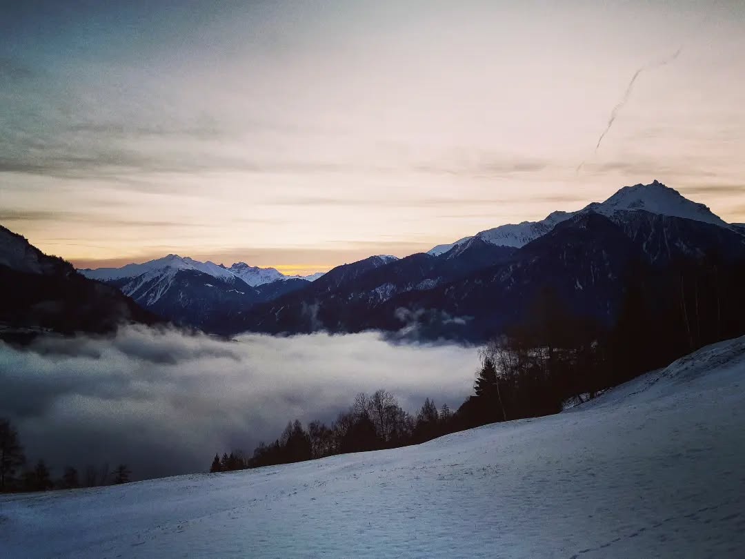 Morgenstimmung in den Bergen...
#uts #morgenstimmung #stierva #graubünden #nebelmeer #schnee #winter