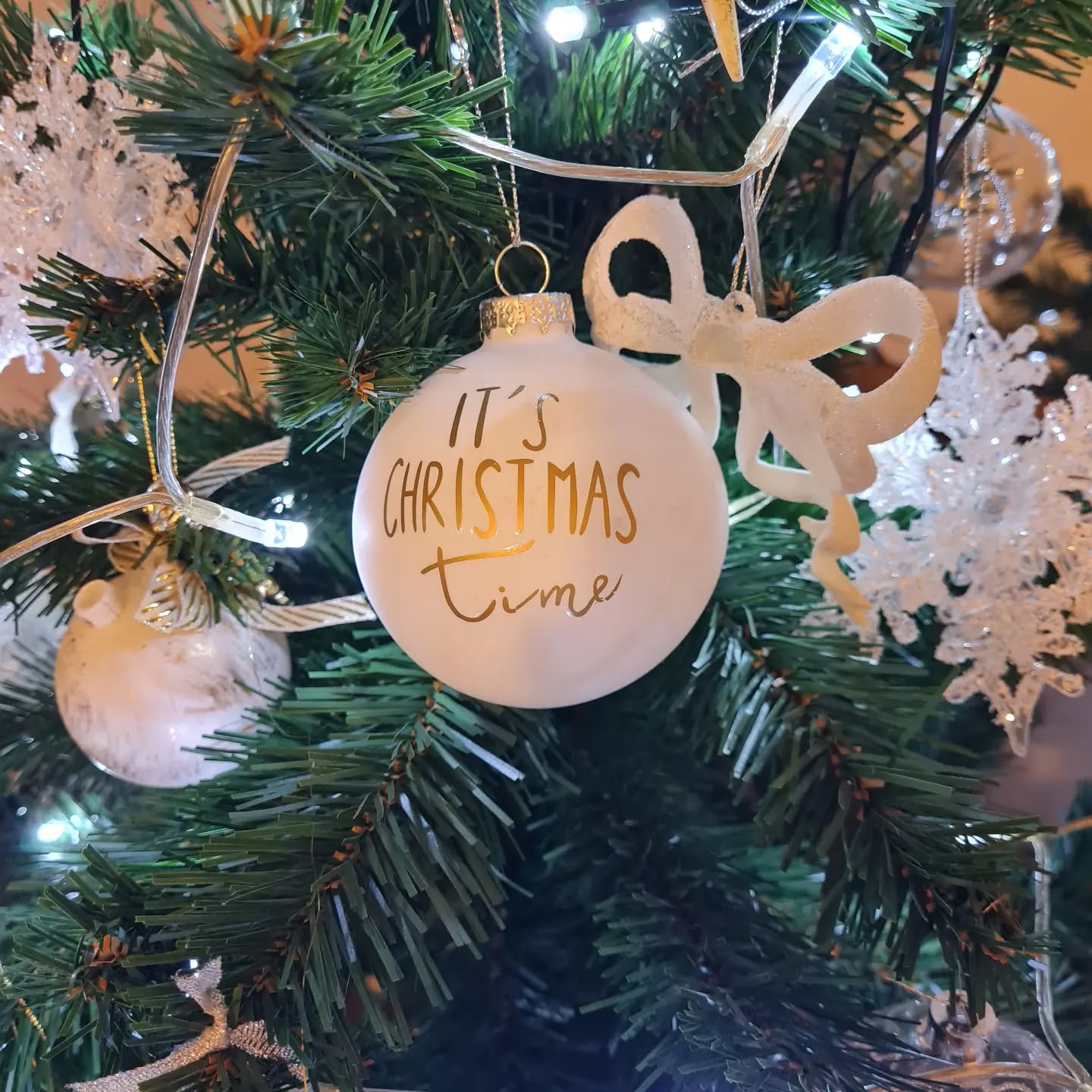 Nous vous souhaitons un heureux et pétillant Noël 🥂🍾