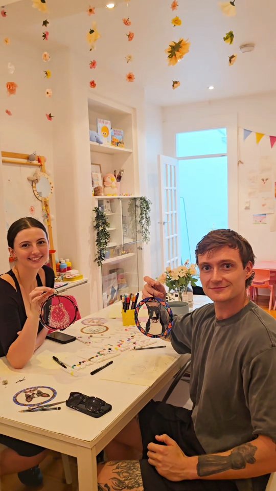 Dog portrait class in Sydney, Darlinghurst😀
Do you LOVE your dog? 🐶❤️
Want to capture their cuteness in a fun and creative way? 🎨✨
Join our Paint Your Dog Portrait class! 🖌️🐾🖼️
No experience needed — just bring a photo of your pup! 📸🐕
You’ll learn how to turn your furry friend into a charming line drawing ✍️,
then decorate it with stained glass–inspired details 🌈💖🧡
Create something unique, personal, and paw-sitively adorable! 🐾🧑🎨🐩🌟
Limited spots — book now! ⏳✅
📍Darlinghurst
🎟️ DM to book or check the link in bio!
#thingstodoinsydney #sydneydatenight #sydneyactivity