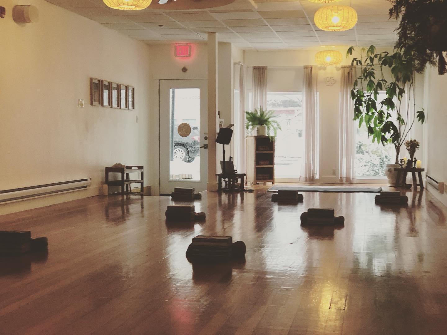 If you are 12-19 join me @yogaandgrace on Thursday afternoons at 4:00 PM for a 1 hour 🧘 Vinyasa class - for free! You will get to learn a little bit about the history and philosophy of yoga, pranayama (breath work), and the asanas (postures).
Yoga helps enhance self awareness and ability to calm the mind, be present, and find gratitude in all the different aspects of our lives. I look forward to growing with you. ✨