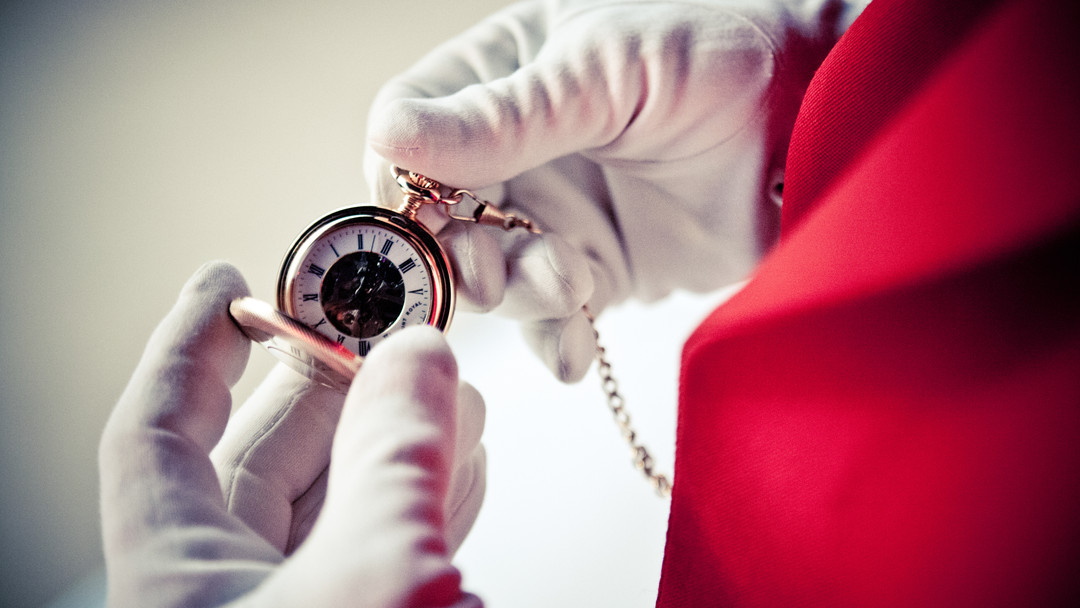 Worried your ceremony might run late? I’ve seen the usual culprits — late suppliers, speeches that overstay their welcome, and procession hold-ups — and I’ve got simple, calm fixes for each. I keep suppliers on cue, gently time and signal speeches, and marshal processions so everyone moves when they should. The result? A more predictable timeline, calmer hosts and guests, and a day that feels smooth rather than frantic. Want reassurance on your big day? Link in bio — let’s make timing one less thing to worry about. 💫🤝📋📸 #WeddingTiming #ToastmasterUK #CalmCeremonies #ClassInACoat