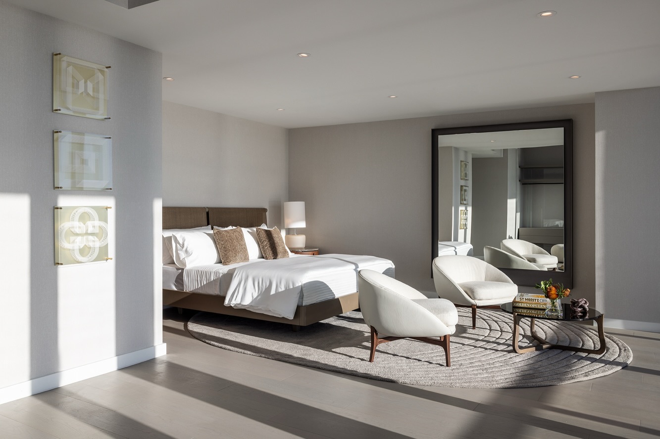 A bedroom designed to breathe calm, light, and quiet luxury ✨
Design: @WeBossaDesign
Project: @fiveparkmiamibeach
Furniture: @artefactousa