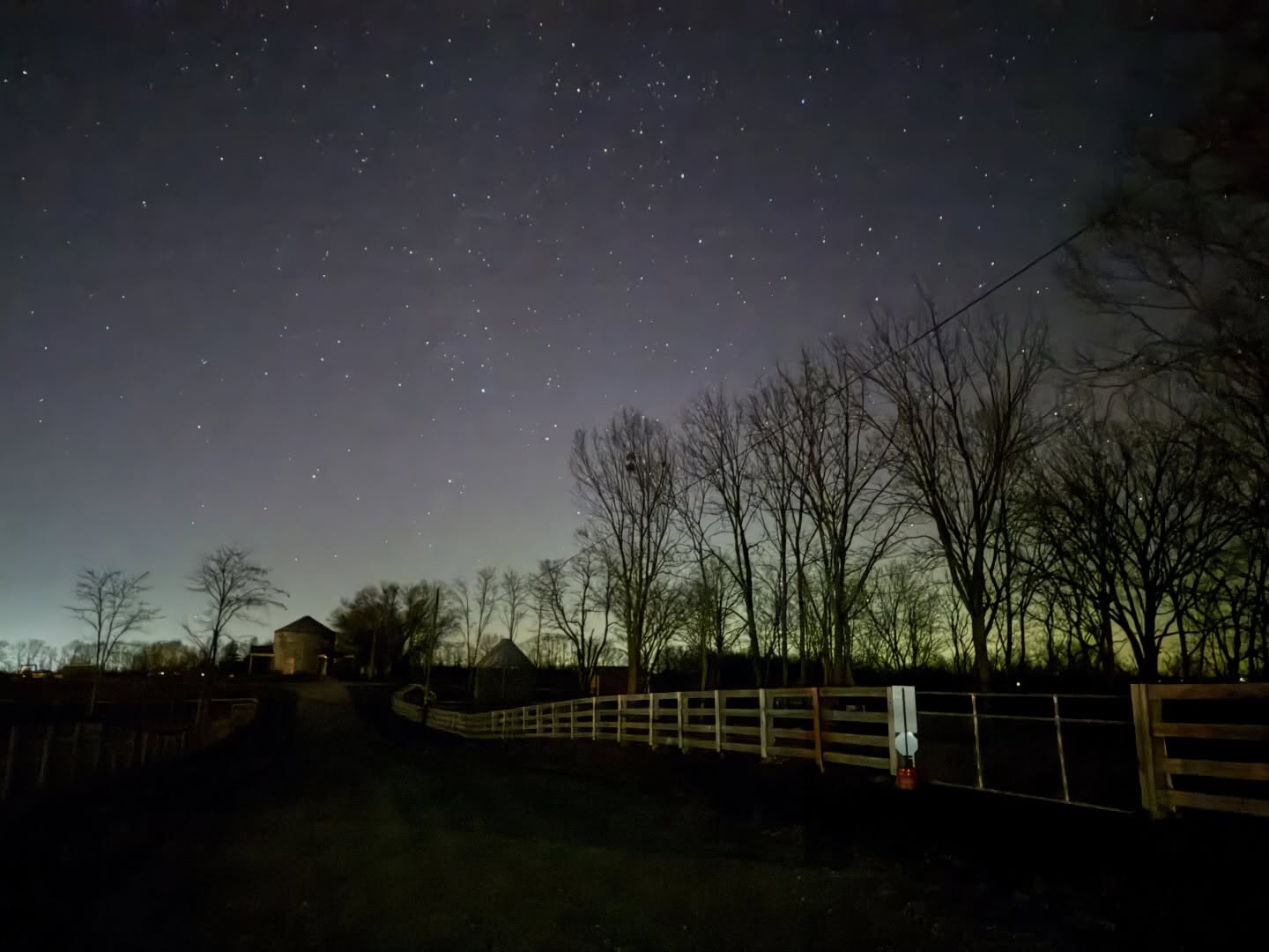 There’s a hint of the northern lights out tonight. And some of that northern air too!
#auroraborealis #northernlights #kentuckysky