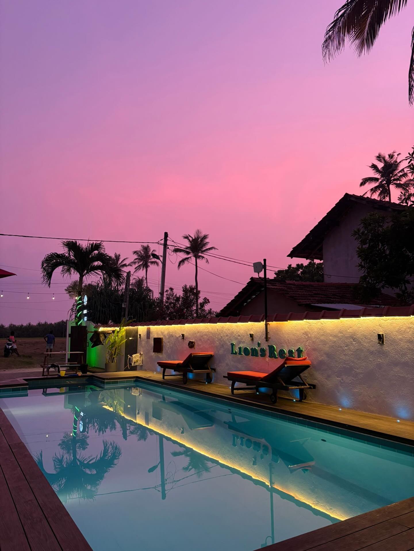 Red sky at night Surfers Delight 🏄♂️🏄♀️🏄🌅🦁🇱🇰