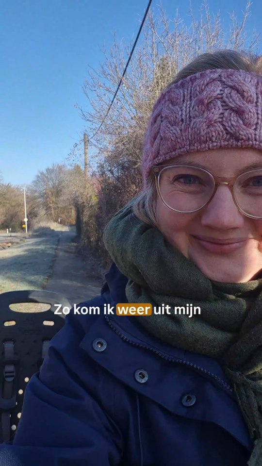 Mijn hoofd neemt nogal eens de overhand, bij jou ook?
Het draait overuren🤯
Spanning en stress nemen toe
En ik begin vooral veel te snauwde op mijn omgeving 🤭
Mijn 'Quick fix' is dan toch wel: mezelf even Reiki geven. Tussen alles door een moment mijn ogen dicht en mezelf toestaan los laten en weer te zakken in mijn lijf 🧘🏼♀️
Word ik direct weer rustiger van.
Hoe maak jij jouw hoofd weer leeg?
En helpt Reiki jou daar ook bij?
-----‐----------------
🥳 26 januari start het Reiki Ritual waarin we in 21 dagen meer in verbinding komen met Reiki, je intuïtie én jezelf 👏🏻 Samen leren we Reiki meer in ons leven te verweven en het makkelijk in te zetten op momenten dat jíj het nodig hebt 🧡
Wil je meedoen, reageer dan met "REIKIRITUAL" of stuur me een berichtje met je vraag.