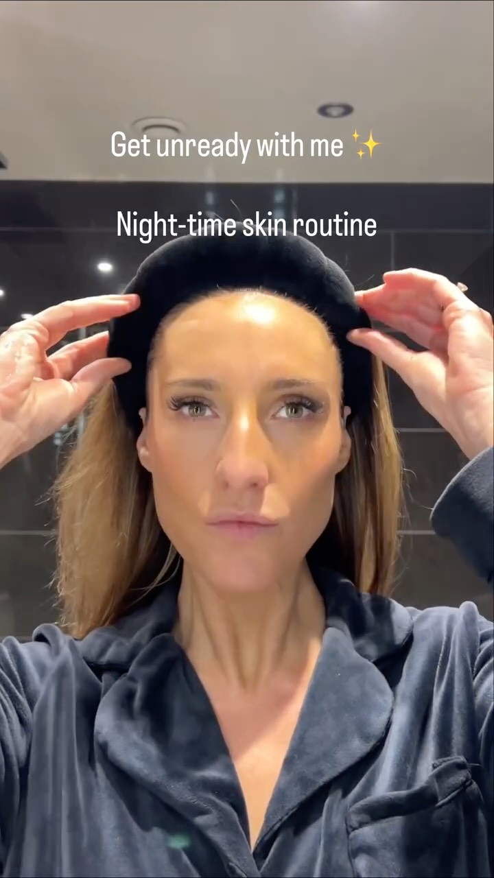 Get unready with me 🤍
Medical-grade night routine explained
Every step in my evening routine has a purpose — here’s why these products work, not just what I use:
✨ Cleanse (Anua Cleansing Oil)
Breaks down SPF, makeup & excess sebum while keeping the skin barrier comfortable.
✨ Exfoliating cleanse (pHformula EXFO Cleanse)
Gentle PHAs, enzymes & antioxidants refine texture, boost hydration and prep the skin for actives.
✨ NEW: pHformula MX 🆕
Our latest innovation in skin renewal.
MX uses micro-spicule technology to stimulate cell turnover and enhance penetration of active ingredients, helping improve skin texture, tone and overall vitality.
This is controlled skin stimulation — clinic science, not trends.
✨ pHformula ACTIVE
A targeted blend of acids, retinol & antioxidants working overnight to resurface, renew and strengthen the skin.
✨ pHformula EYE Recovery
Bakuchiol, peptides & hydrating actives to smooth fine lines and support the delicate eye area.
✨ pHformula POST Recovery
Barrier repair is non-negotiable — calming, nourishing and essential after active treatments.
🧬 Consistency + correct actives = healthy skin
Medical skincare isn’t about using more, it’s about using better.
📍 MX now available at the clinic
DM to see if your skin is suitable.