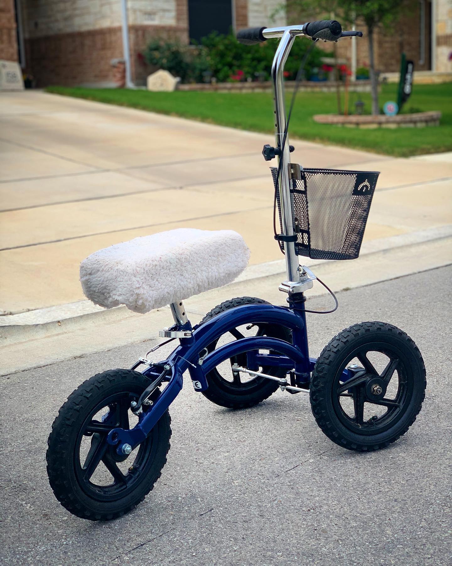 Let us get you back on your feet #allterrain #mudtires #kneescooter #buda #wedeliver #ankleinjury #footsurgery #crutchessuck #dme #kneerover #mobilemedicalsolutions #austinkneescooter #westopforturtles
