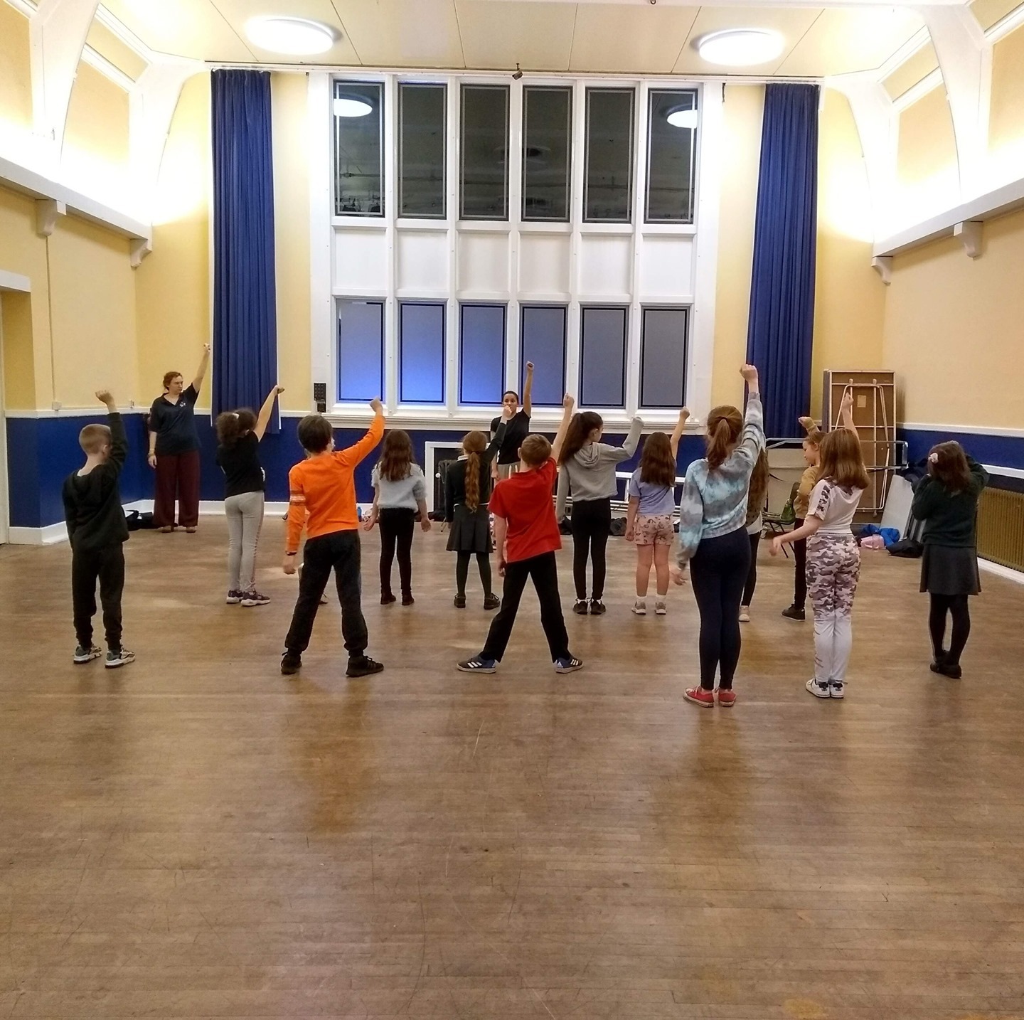 The Juniors doing their thing.â
â
Our UpStage Family wouldn't be the same without our amazing Junior Chorus.â
â
If you are interested in being part of our junior's 2021/22 please get in touch!â
â
#juniors #youththeatre #pantochorus #pantomime #theatrefamily #LYT #tripplethreat #cast #upstage #upstagetheatre #upstaged #singing #dancing #acting #classes #theatreclasses