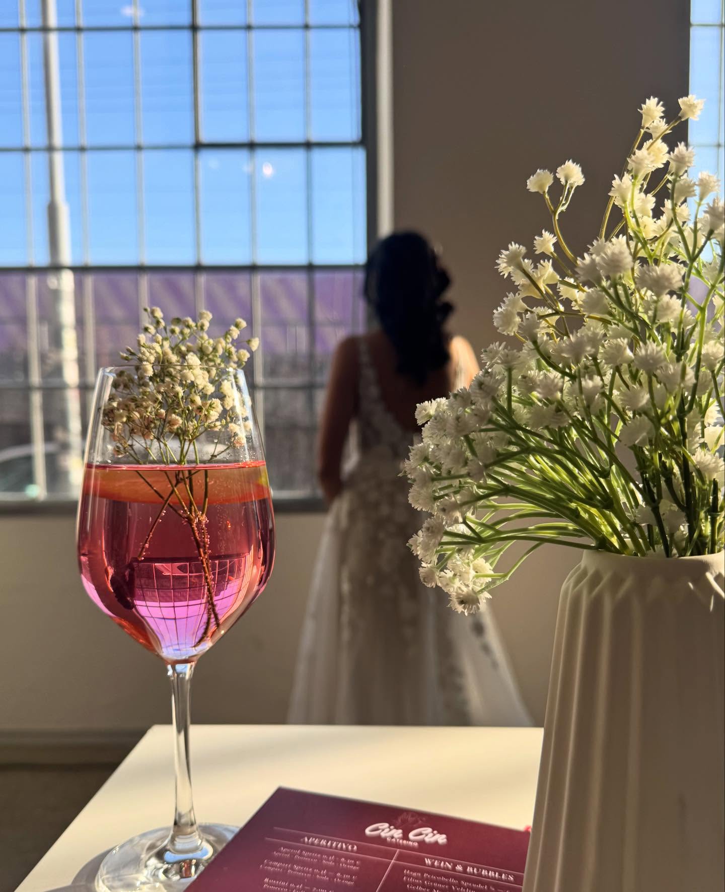 CinCin x Luft & Liebe 🥂💍
Wir haben uns gefreut die Besucher des @hochzeitsfestival mit Kaffee und Drinks zu verwöhnen - vor allem mit dem „Luft und Liebe Special“ ✨
#hochzeit2026 #hochzeitcatering #cateringservice #vienna #signaturedrinks