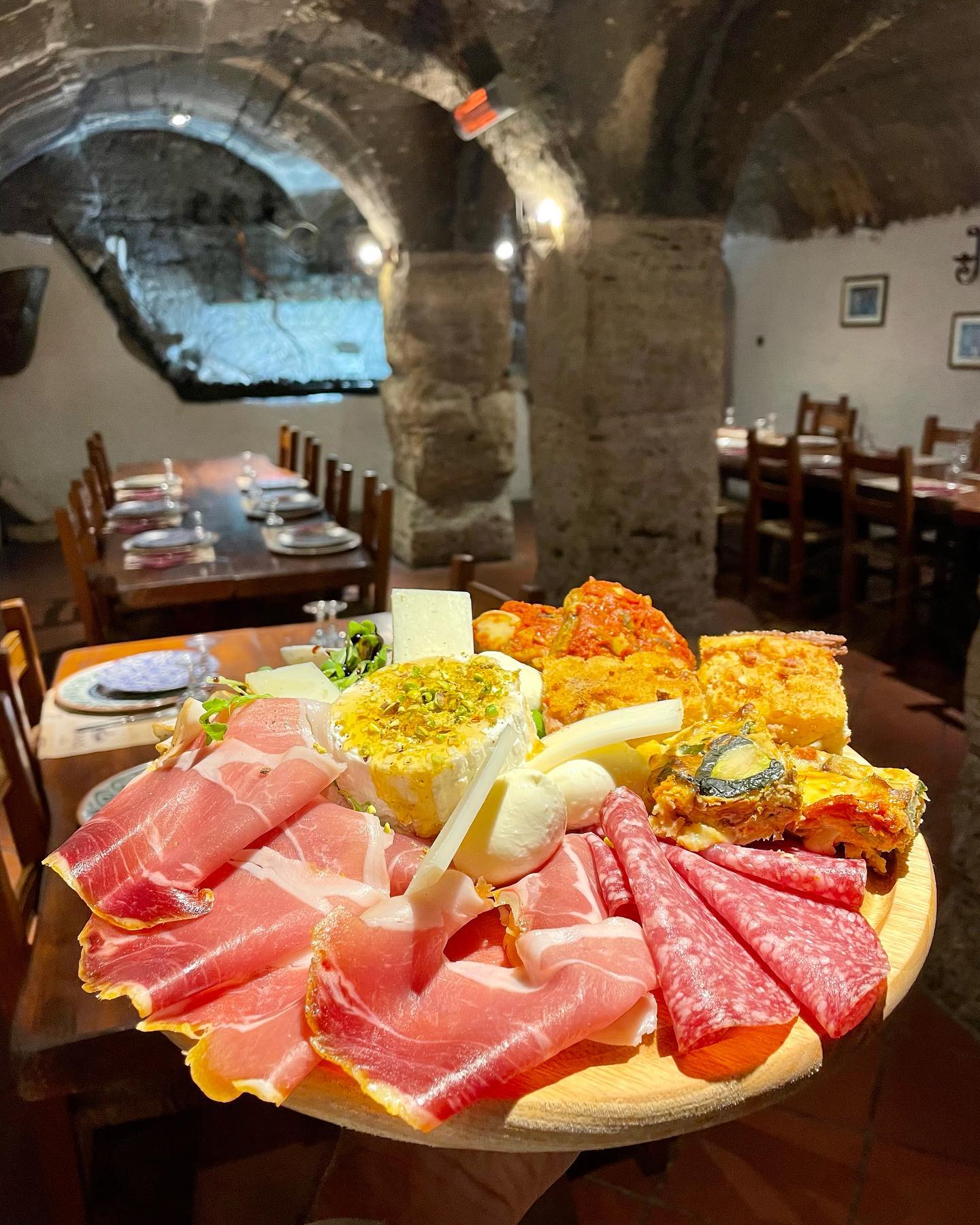 Tagliere del contadino💯‼️
#antichetermedidiana#tivoli#restaurant#italianfood#antipasto