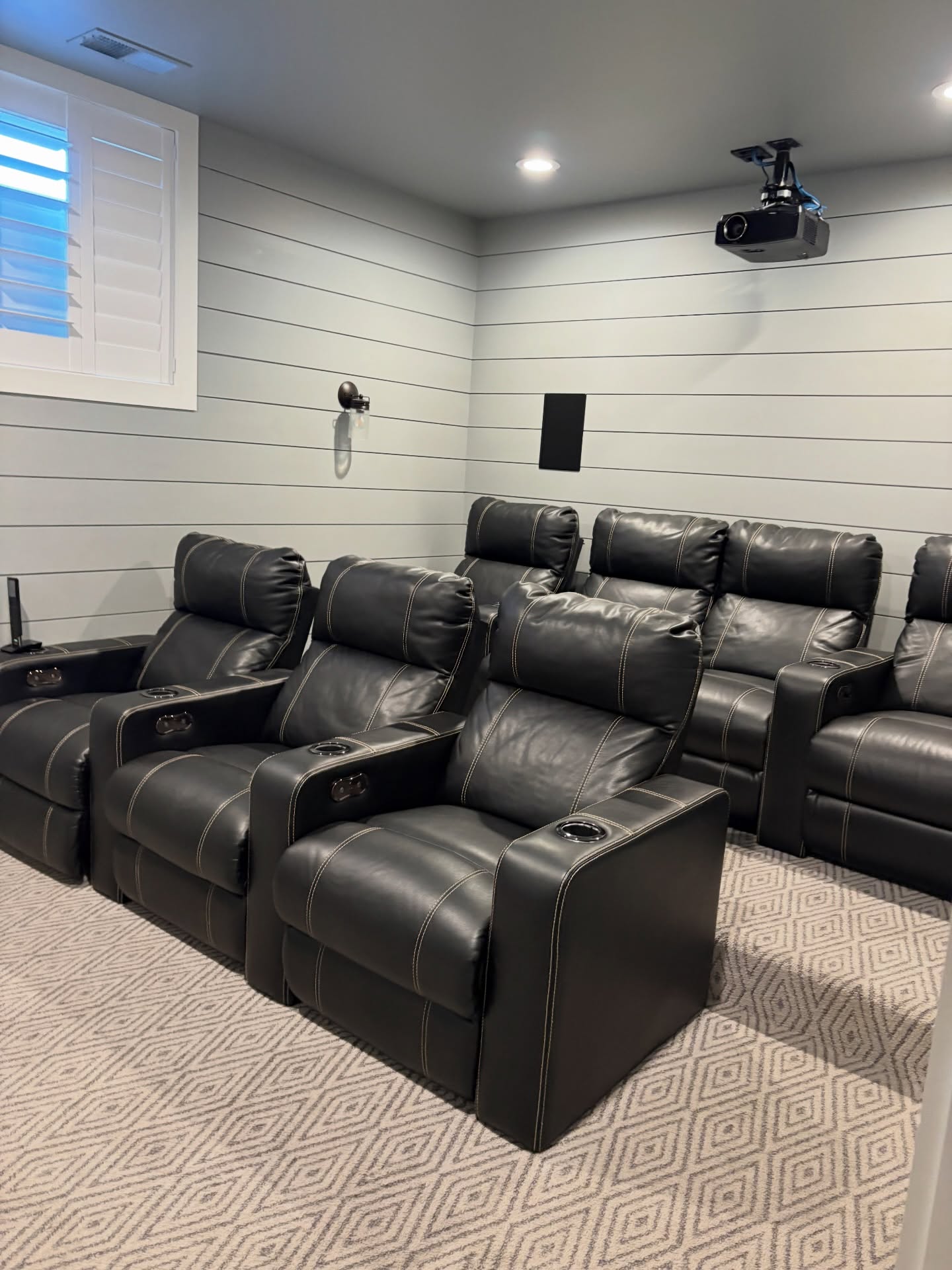 Found the perfect spot in our client’s home for all our upcoming KLI strategy meetings at this Hawkseye renovation in Lewes, DE…. 💁🏼♀️😉
👏🏼✨ 2026 is almost fully booked! If you’re looking for a design consultation - now is the time, my friends. 💝🎨📐