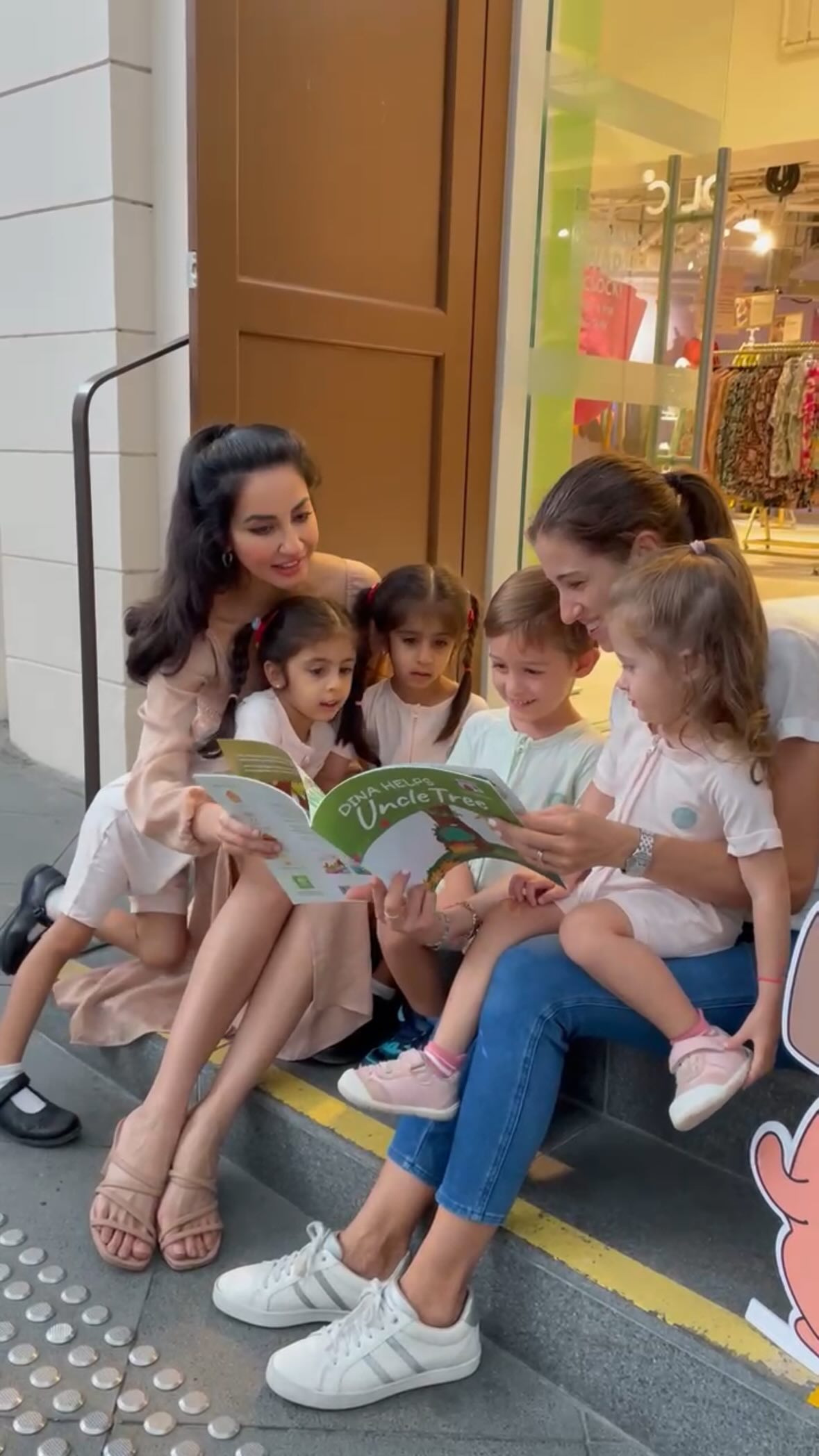 🌿 STORY & SWAP CIRCLE
Raising mindful kids — imperfectly, together.
What to expect:
📖 Story-led learning with @Dinostasury
🧸 Toy, book & clothes swapping for kids with @swapaholicyou
💛 Parallel mindful parenting circle with expert Carole Newbery and @traveltod.journey
🗓 Sunday, 25 January
📍 Swapaholic, Clarke Quay
👉 RSVP link in bio ($5)
Kids wardrobe courtesy: @fabbyfables (red and white dresses), @viktorandsasha_kidswear (lace yellow dress), @traveltod.journey (bamboo rompers)