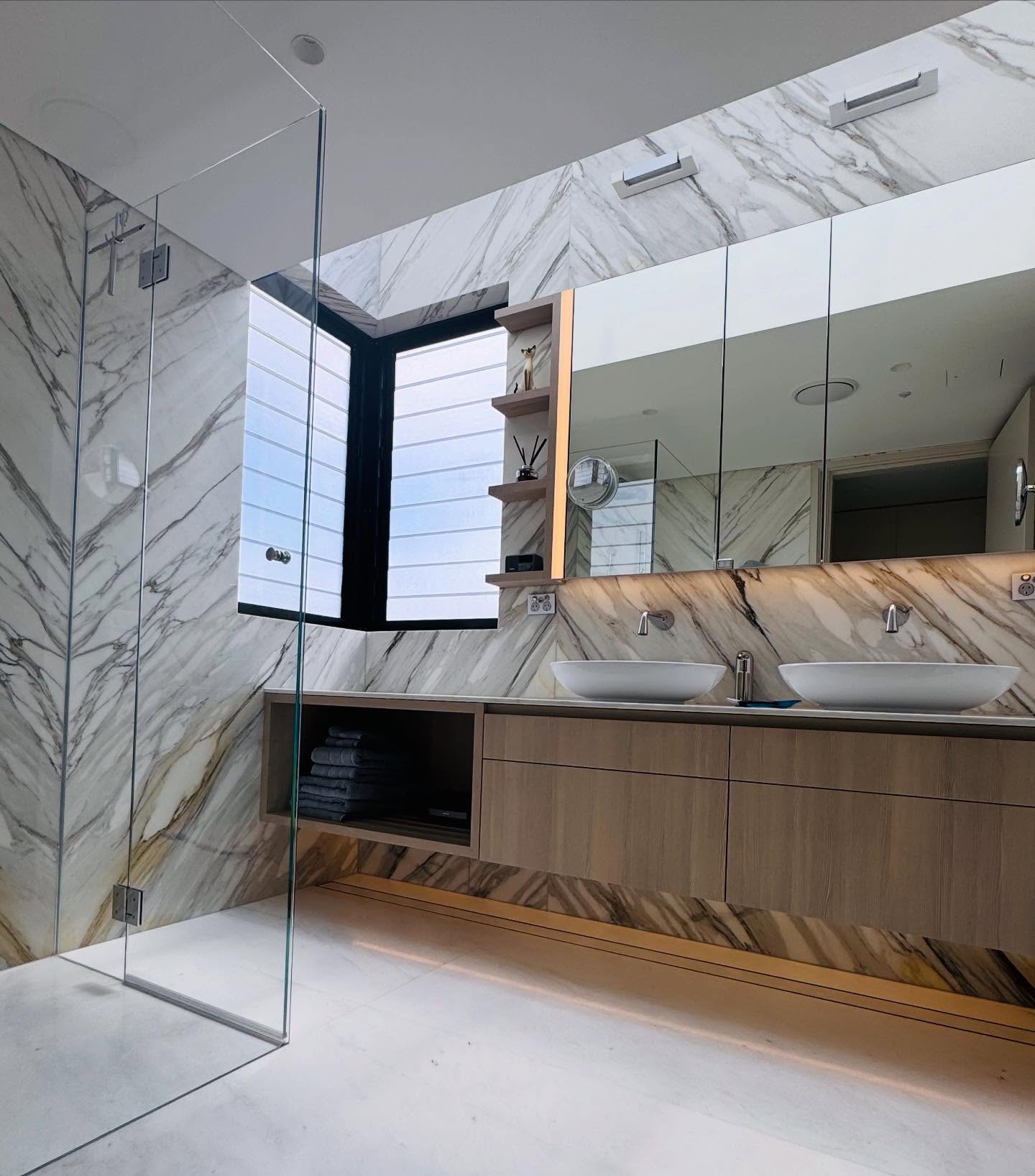 Contact us and book your cleaning service, and you’ll have an amazing experience.
.Experienced team
.Responsible
.Honest
.Free quote