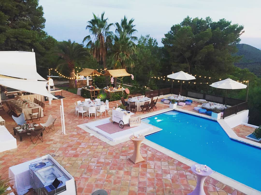 Llega Septiembre a Ibiza y la isla es una explosión de fiestas privadas y bodas. En @elcateringfrancesibiza estamos dando servicio a innumerables eventos cada semana siempre con el mejor servicio🍾🍒🥂
.
September comes to Ibiza and the island is an explosion of private parties and weddings. At @elcateringfrancesibiza we are serving countless events every week always with the best service🍾🍒🥂
.
Tel. +34 664 347 680, Email: info@elcateringfrancesibiza.com
#byelcateringfrances #privateparty #cateringibiza #ibizacatering #villacatering #ibizavillas #villasinibiza #catering #privateevents #corporateevents #ibizaweddings #weddings #wedingsibiza
#luxuryservice #luxuryvilla #ibizaluxuryvillas
#eventoscorporativos #corporativosibiza
#weddingibiza #jamonero