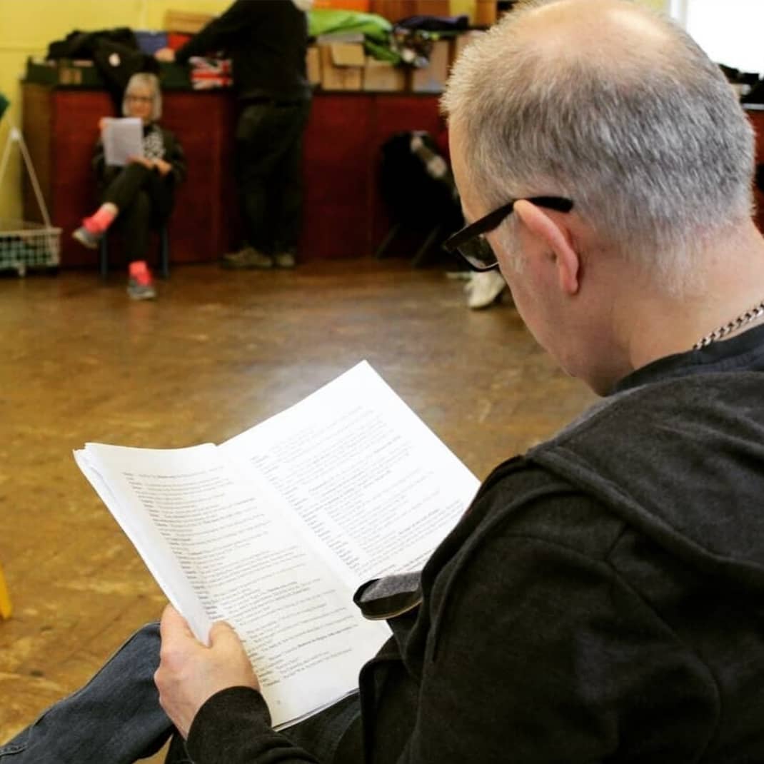 We are sad not to be treading the boards this year BUT never fear panto chums for we are readying the script for when the time comes!
Here is @nickfordland scrubbing up!
#panto #rehearsalshot #rehearsalscript #scriptread #damesanswig #community #communitytheatre #familyshow #theatre #panto4eva #pantomimes #pantomimesengland #pantoessex #theatreupstage #upstaged #upstage