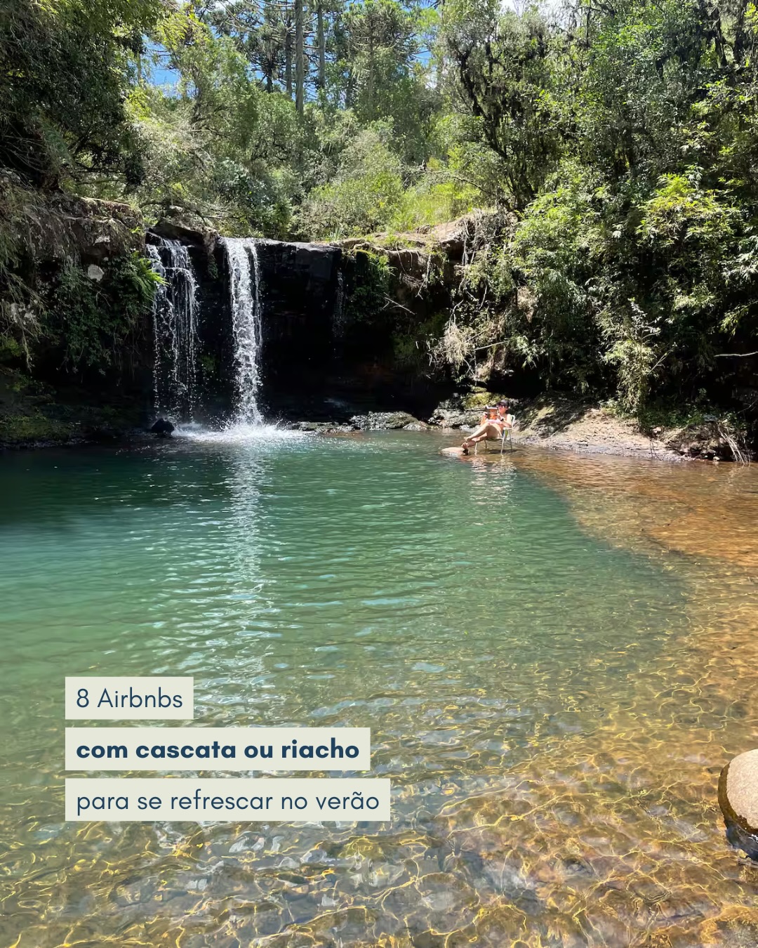 Eu prometo (às vezes demoro 😅), mas eu cumpro. 10 Airbnbs com cachoeira ou riacho, perfeitos pra se refrescar, descansar e fugir do óbvio ✅
👉 Nem todos os espaços possuem Instagram, os que possuem estão marcados nas fotos.