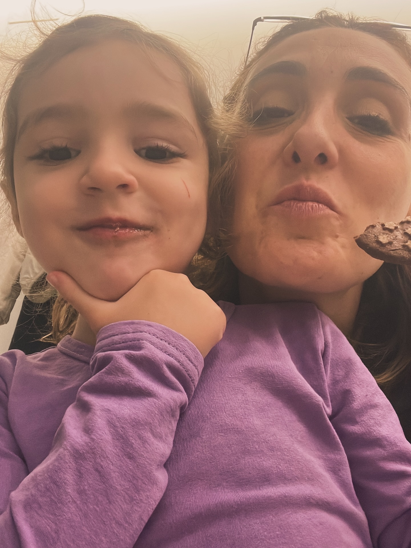 Piccoli momenti, grandi battiti.
Questa è la nostra idea di living. 🎶
#living #vitavera #piccolimomenti #mammaefiglia