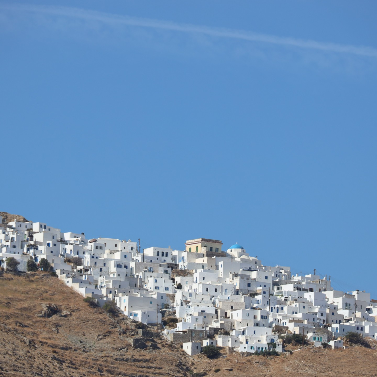 Sugar cubes scattered down the mountainside on Serifos island
#goingtogreece
#greekholidays
#greekislands
#greek
#greece
#cyclades
#cyclades_islands