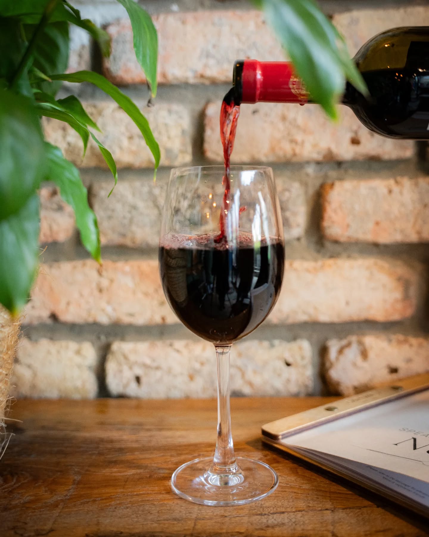 When the week feels long, a glass of red makes it better 🍇
#caponesgalway #galway #thisisgalway #redwine #restaurantgalway