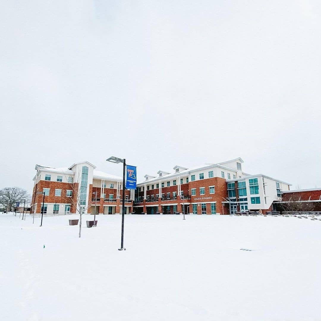 Louisiana Tech University College of Business Building. #yeagerwatson
Posted @withregram • @latechbusiness 🆒 at the COB
❄️❄️❄️
Snow Day part ✌️