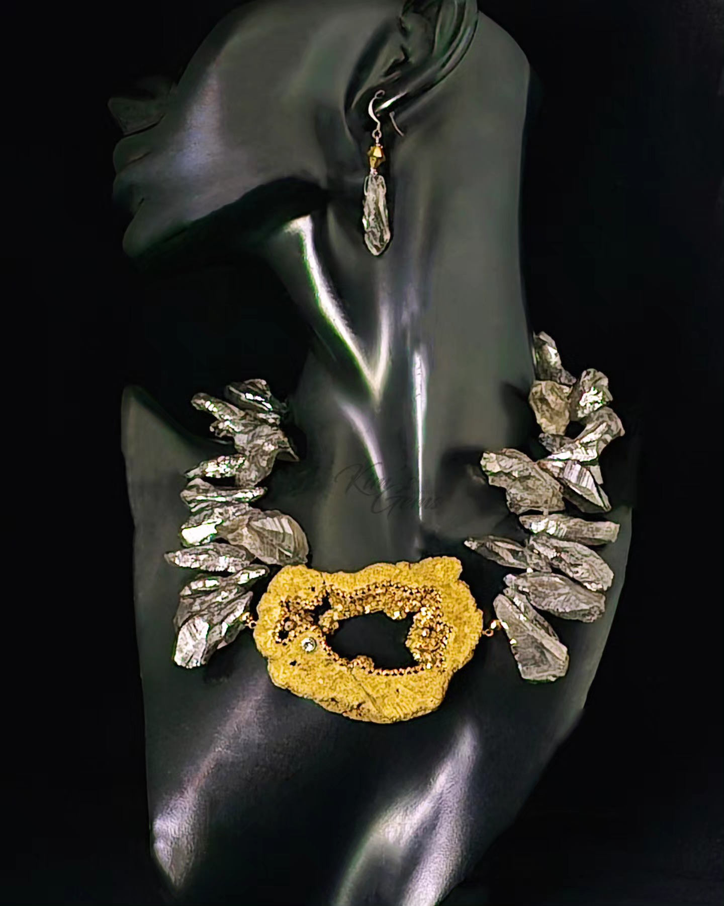 Live Your Jewelry Dreams!
#whatwillicreatenext #handcraftedjewelry ##statementjewelry ##statementnecklaces ##jewelrydesigner #boldjewelry #newdesign #eatsleepcreate #beadaholic