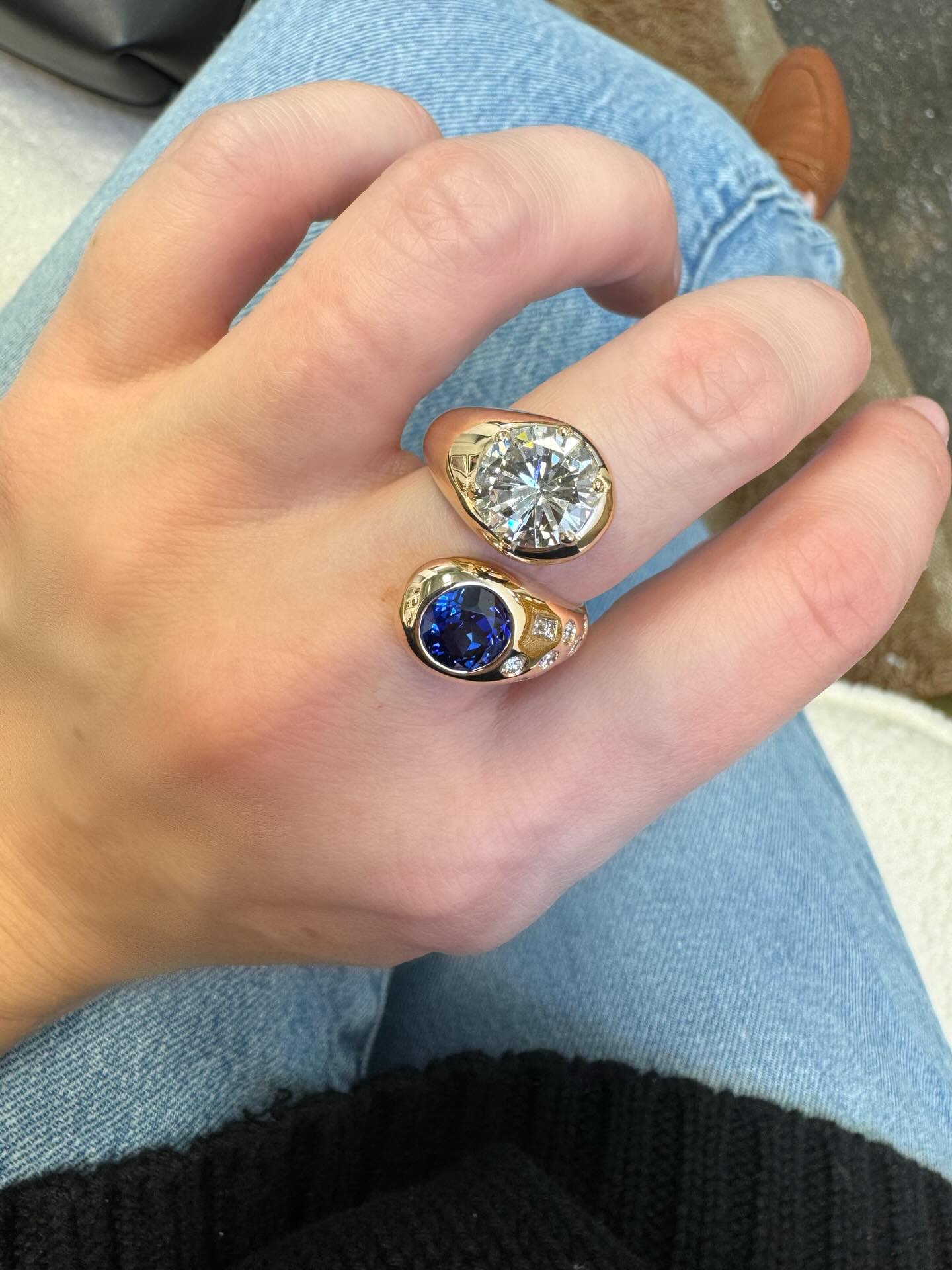 Emmerson twist ring but with client’s grandmother’s diamond ✔️birthstone of loved one ✔️scattered mix of small baguettes and rounds ✔️ happy Friday ❄️