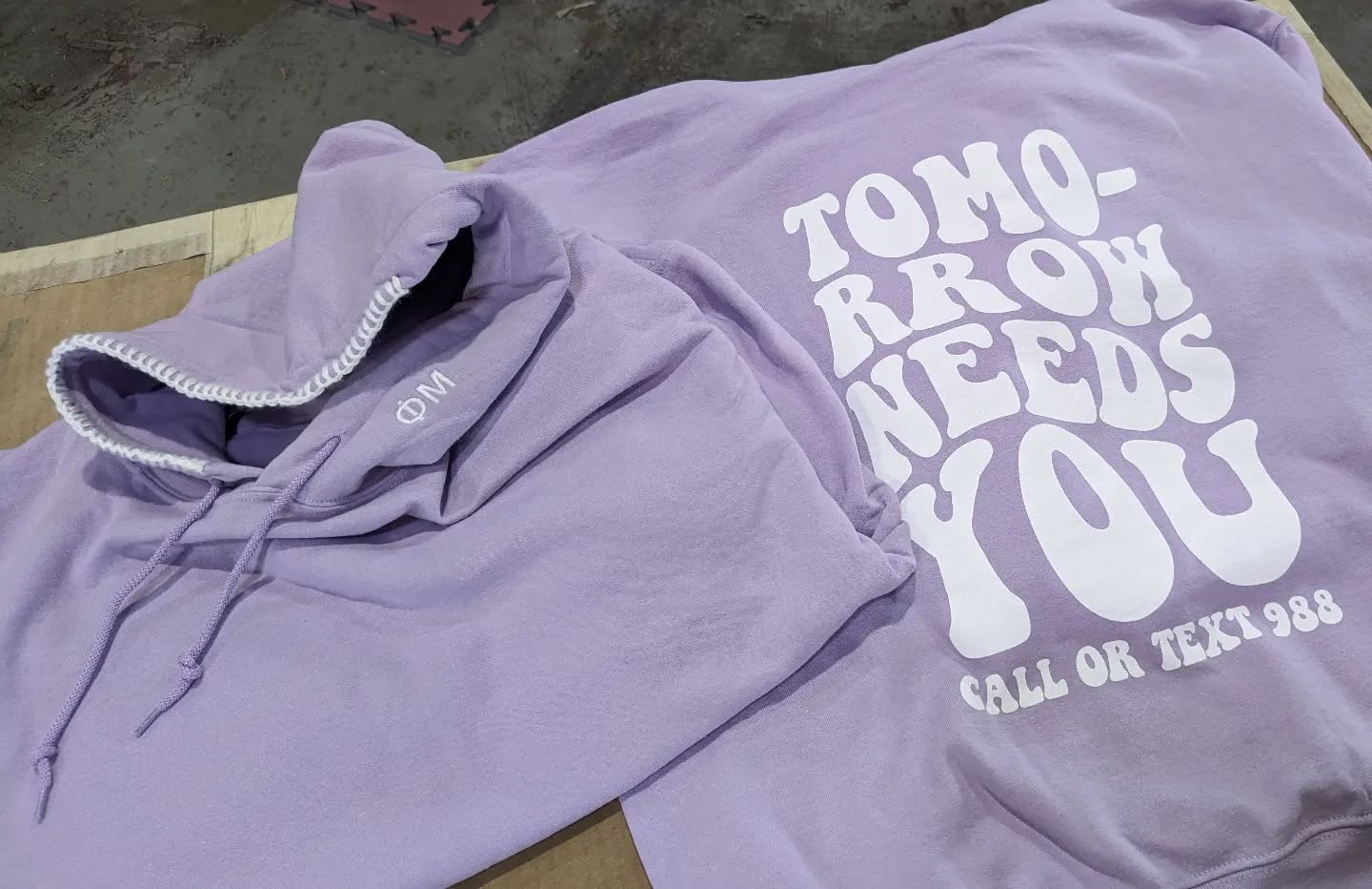 suicide awareness month 📱
hood accents with yarn stitching & direct embroidery, paired with a smooth white ink, for a final delivery to an impactful product.
#cultureapparelstudio #cultureafterdark #screenprinting #embroidery #youlookreallygoodinthat #suicidepreventionmonth