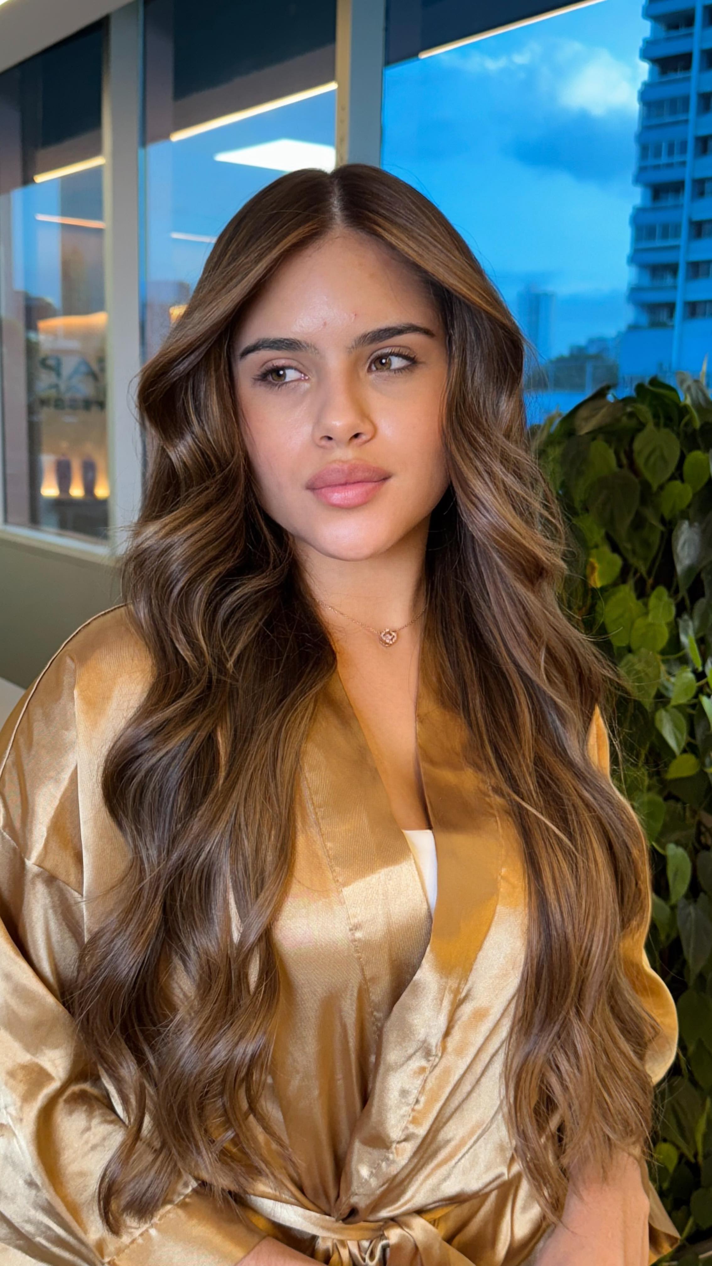 Así se ve un balayage sin decoloración ✨
más brillo, más profundidad, menos daño.
No siempre se trata de aclarar más…
sino de iluminar mejor. 💫
👉 Guarda este video si quieres iluminar tu cabello sin dañarlo
#salondebellezapanama #cambiodelook #byjesustabaressalon #panamacity #musadejesustabares