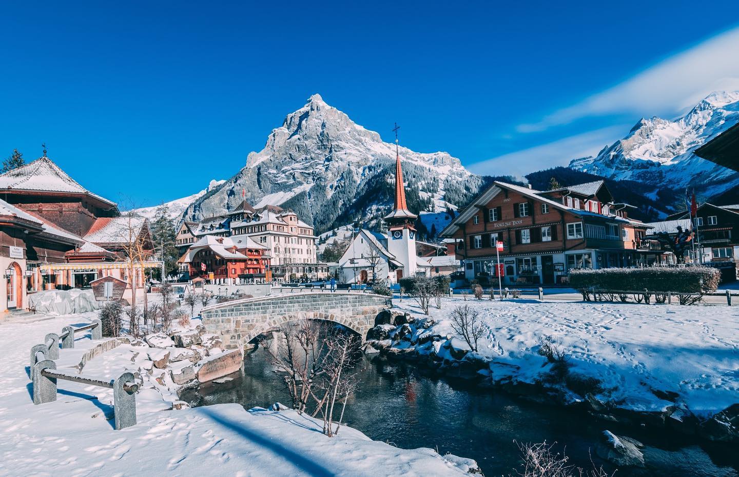 How Is Swiss German Different From Standard German?
Unlike Standard German, Swiss German uses Helvetisms. Helvetisms are changes in vocabulary, grammar, pronunciation, spelling, and figures of speech that distinguish Swiss German from Standard German.
Let's look at some of these differences in more detail.
Now that you know some of the most common words in Swiss let's look at the grammar differences.
The 4 Most Important Swiss Grammar Rules
If you want to understand and speak German like the Swiss, you'll need to know several key grammar differences.
1. There's Only One Past Tense
In Standard German, you use the Simple Past and Perfect forms. In Swiss German, you'll only use the perfect tense.
The Swiss past tense, or Perfäkt, uses a form of Ha or Sii, in Standard German haben or sein (to have or to be).
2. Some Nouns Have Different Genders
The gender of nouns can be different in Swiss German compared to Standard German. In Swiss, the French gender is sometimes used instead of the Standard German gender.
3. You Come, And You Go Twice
In Swiss German, the verbs kommen and gehen (to come and to go) always appear twice in a sentence with other verbs. The rule only applies if there are two verbs in a sentence, not only one.
4. Relative Pronouns Are Easier
The good news is, not all Swiss-German grammar rules make the language more challenging. Relative pronouns in Swiss are replaced with wo (where). Instead of having to choose the correct form of der, die, or das, you use wo.