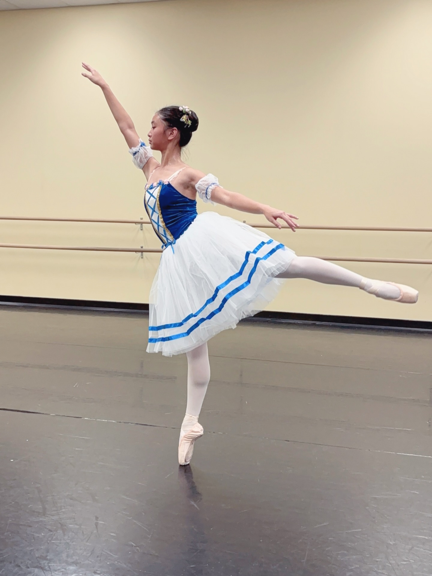 From studio rehearsals to stage dreams ✨
Solo costume ready, confidence growing, and passion leading the way 🩰#ballet #balletstudents #balletschool #balletstudio #giselle