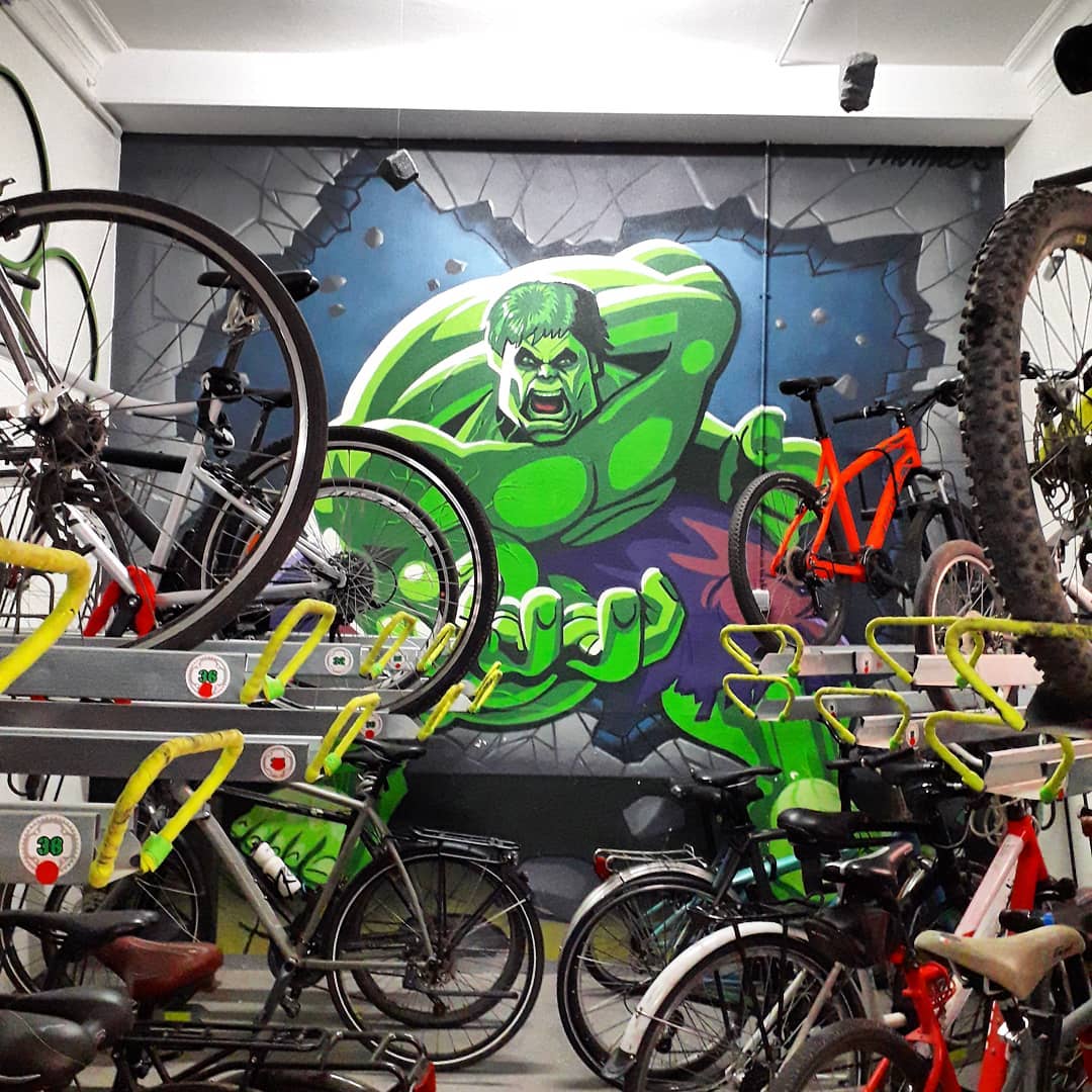 Hola,
Servicios y precios;
Skyb en Barceloneta está creado con el fin de guardar la bicicleta de forma fácil y segura, fomentando así, el uso habitual de la bicicleta en Barcelona, el deporte y bienestar físico, mental.
- Disponible 24h
- Plazas de aparcamientos exclusivas numeradas
- Anclajes de seguridad en cada plaza de aparcamiento
- Puerta motorizada
- Puerta reja de seguridad
- Cámaras de vídeo visión directa 24hs, 365 días al año, Non Stop. Audio, Fotografía
- Sistema de iluminación blanca, por detectores de movimiento
- Seguro por robo
Todos los medios tecnológicos para guardar tu bicicleta de forma fácil y segura, evitando robos, deterioro, ganando espacio en tu piso y así poder tu bicicleta ideal. Puedes pasar y ver como funciona
Precio: 16€ Mes + 16€ Fianza (Se devuelve). Se firma un contrato, estancia mínima es 30 días y debes pagar los días 7 de cada mes, aportando una cuenta bancaria.
Dirección parking: Sant Elm, 4.
Oficina Privada
Skybicicletas@gmail.com
Facebook: Skyb.parking
Web: http://www.skyflats.es/skyb
#barcelona #biciocasionbarcelona #bicibarcelona #bicingbarcelona #barcelonaenbici #barcelonacity #barcelona_cat #barcelona_world #barc #barcelonabeach #ciclismo #bici #cycle #bikelife #roadbike #sport #bicicleta #barcelona #ciclista #instabike #instacycling #barcelonetabikes