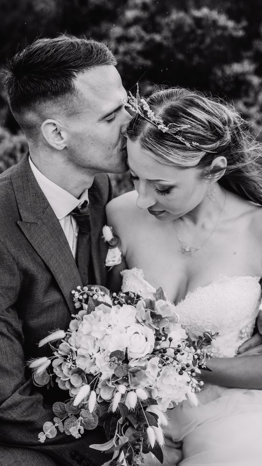 Hi, I’m Liva... and yes, I could be your wedding photographer.
I focus on real connection, not stiff poses or anything forced while still giving as much guidesence as you need.
If that sounds like your vibe, we’ll get along just fine.
DM me and let’s see if your date’s open.