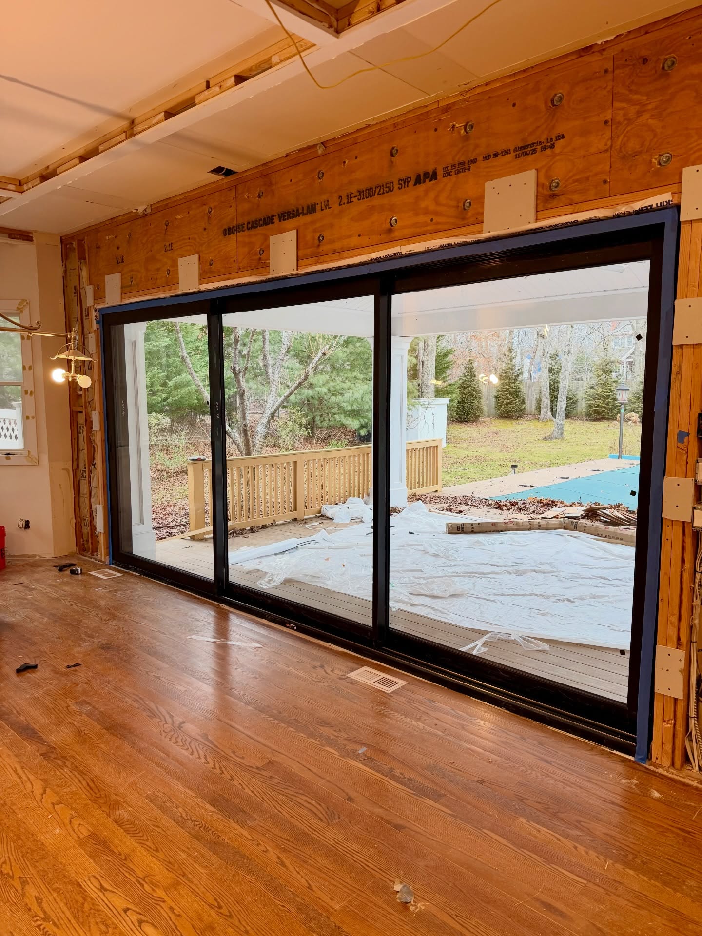 East Hampton, NY — Project Complete
This home was upgraded with a premium aluminum multislide patio door, designed to dissolve the boundary between indoors and out. Clean lines, expansive glass, and effortless movement create a space that feels lighter, larger, and intentionally connected to the outdoors.
A timeless solution for a setting that deserves nothing less.
📍 East Hampton, New York
🚪 Multislide aluminum system
🛠 Professionally installed